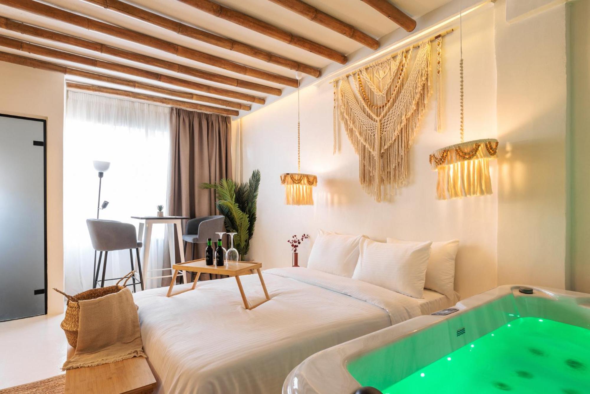 Unique Room-jacuzzi And Balcony *