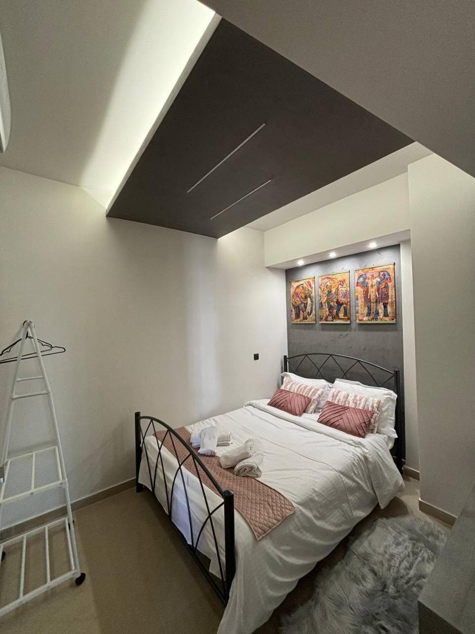 Purpe Orchid - Modern Apartment Thessaloniki