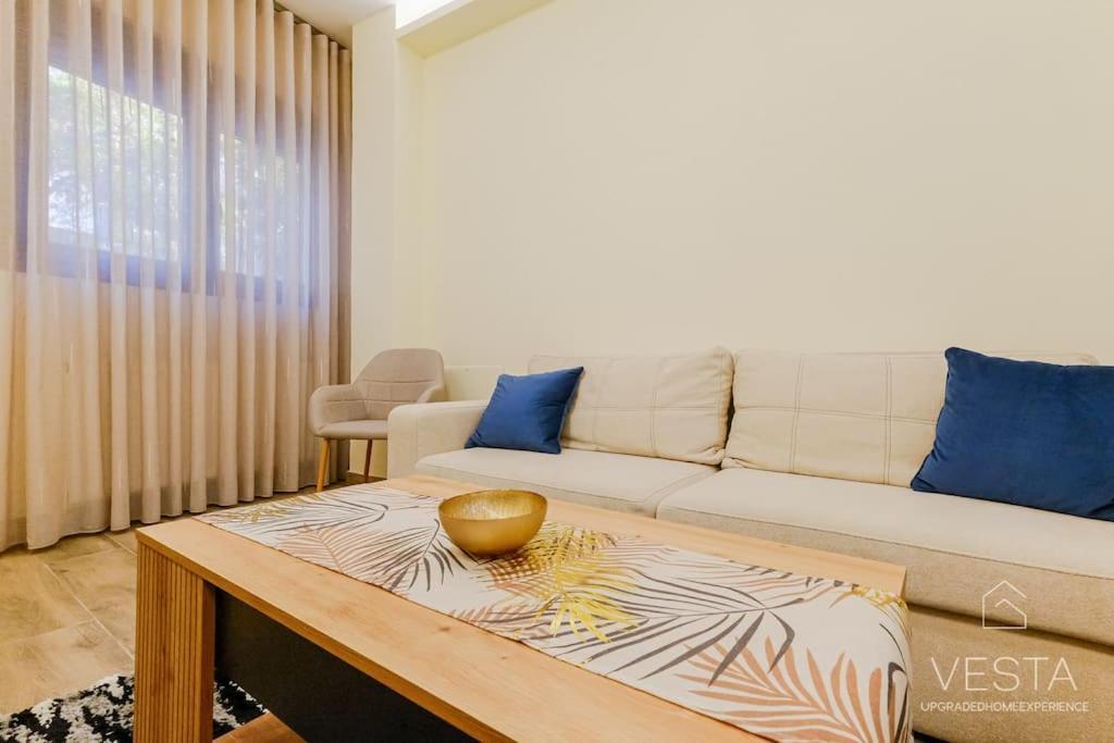 D&s Cozy Apartment, With 2 Bedrooms *