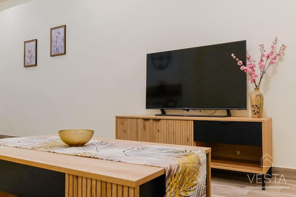 D&s Cozy Apartment, With 2 Bedrooms Apartment *