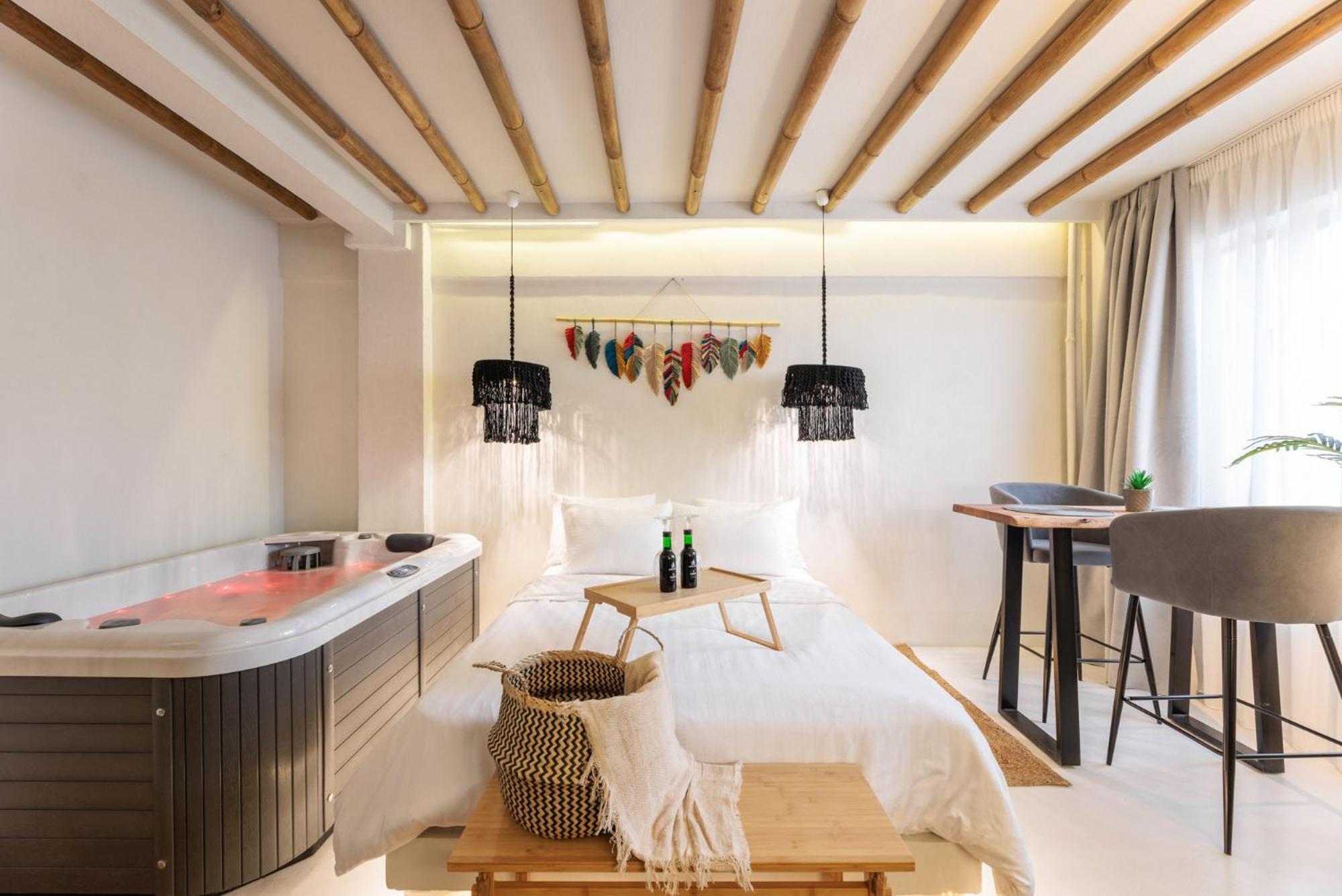 Unique Room-jacuzzi And Balcony * Thessaloniki
