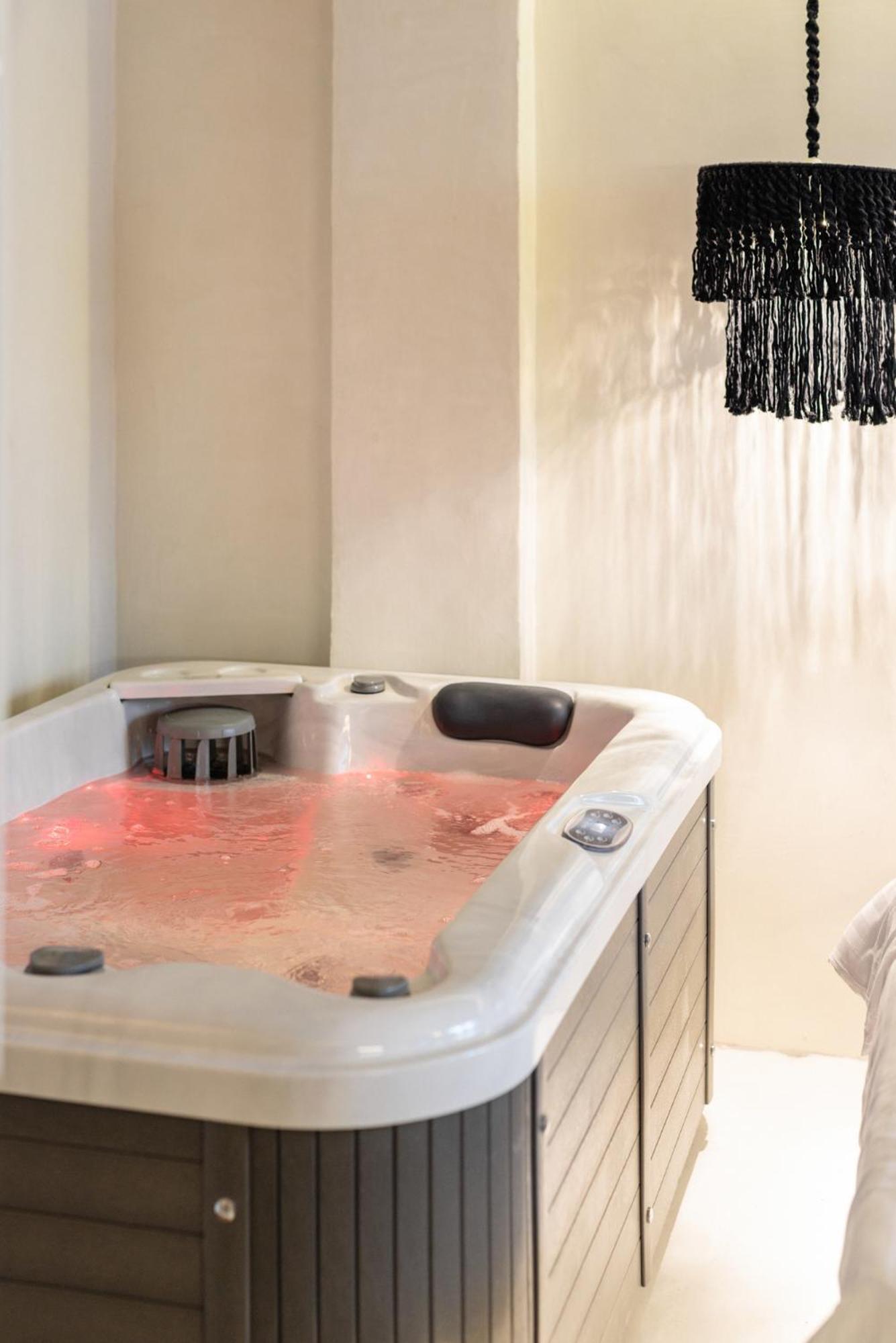 Unique Room-jacuzzi And Balcony