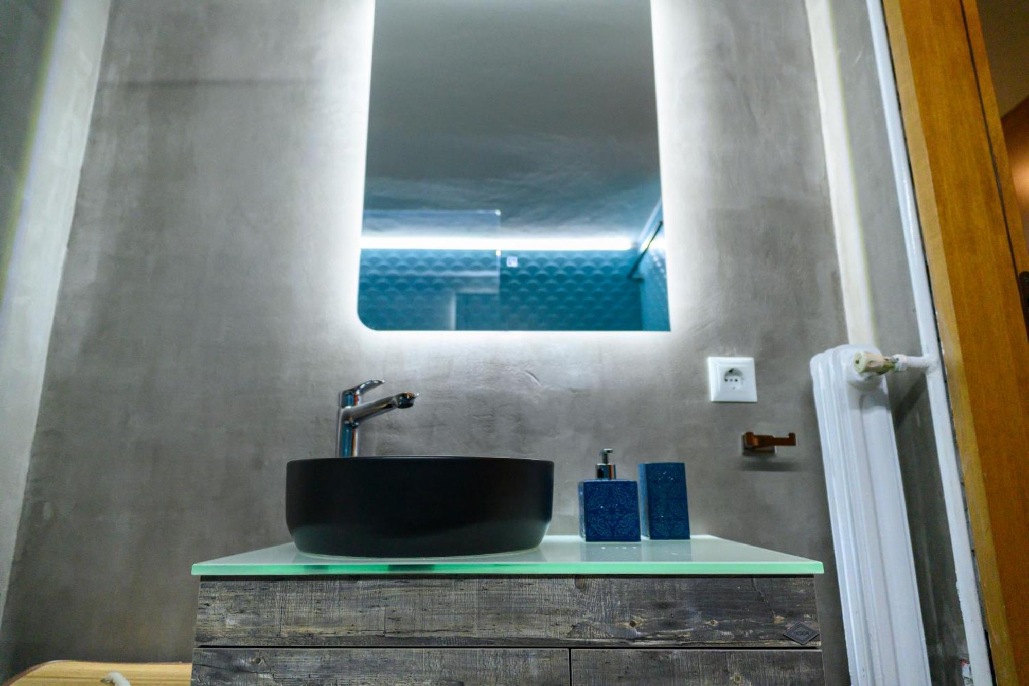 Serenity And 2 Bedroom Luxury In Kalamaria Apartment