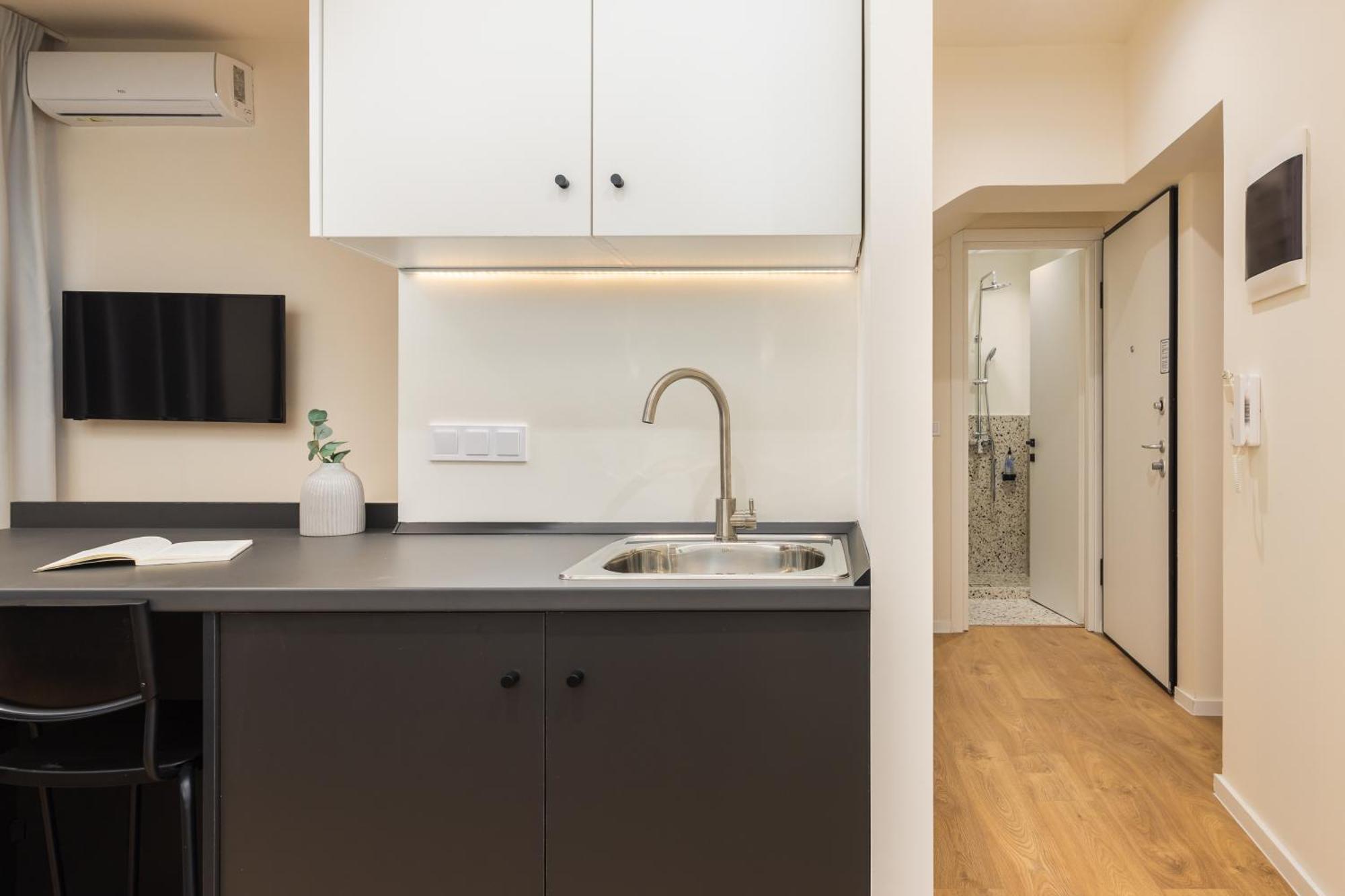 Boat House - Near Papafi Metro Station Apartment *
