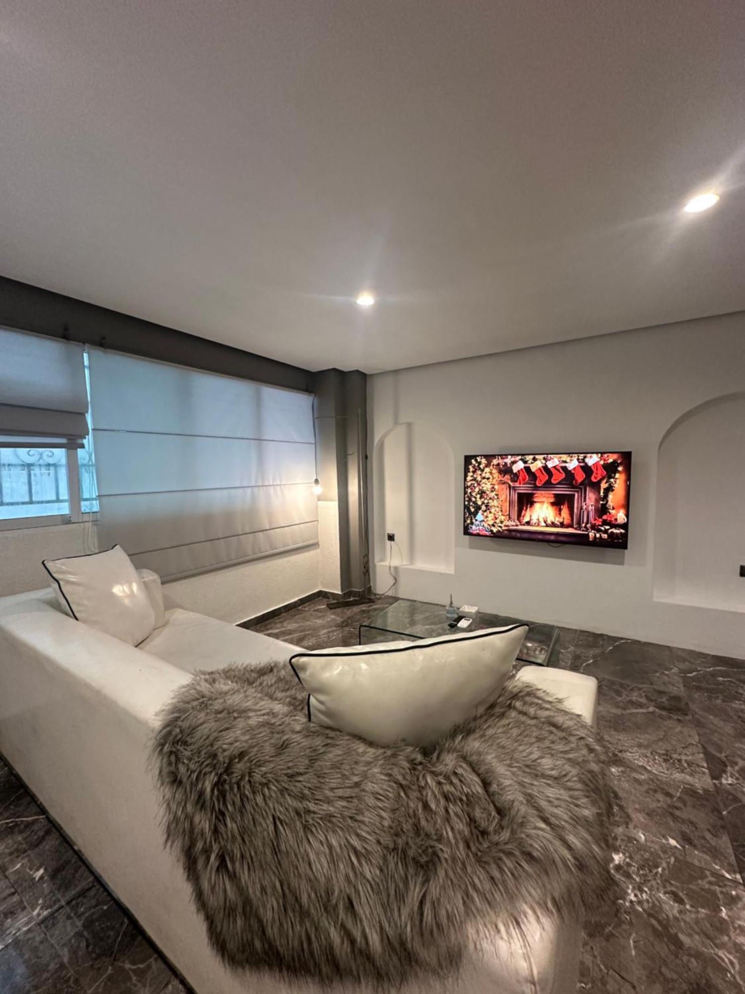 Apartamento Cute Private With Yard *