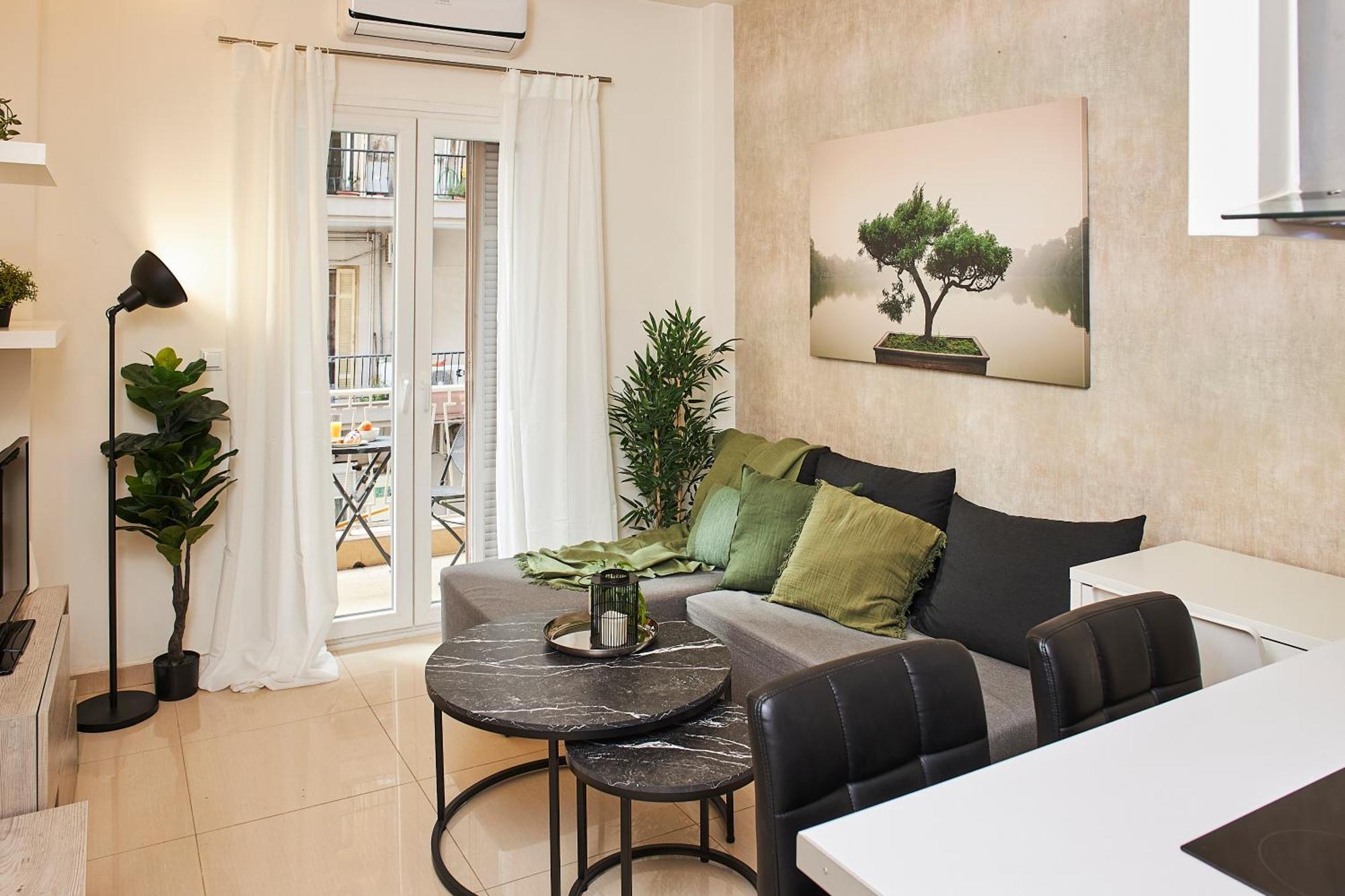 Apartment Kamara Bound In The Heart Of Center, By Binobi!