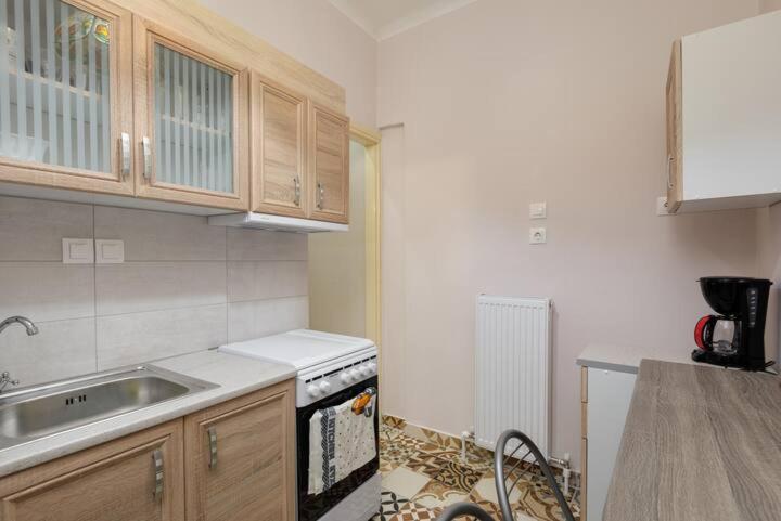 Private Pristine Balcony Home- Heart Of The Center Thessaloniki