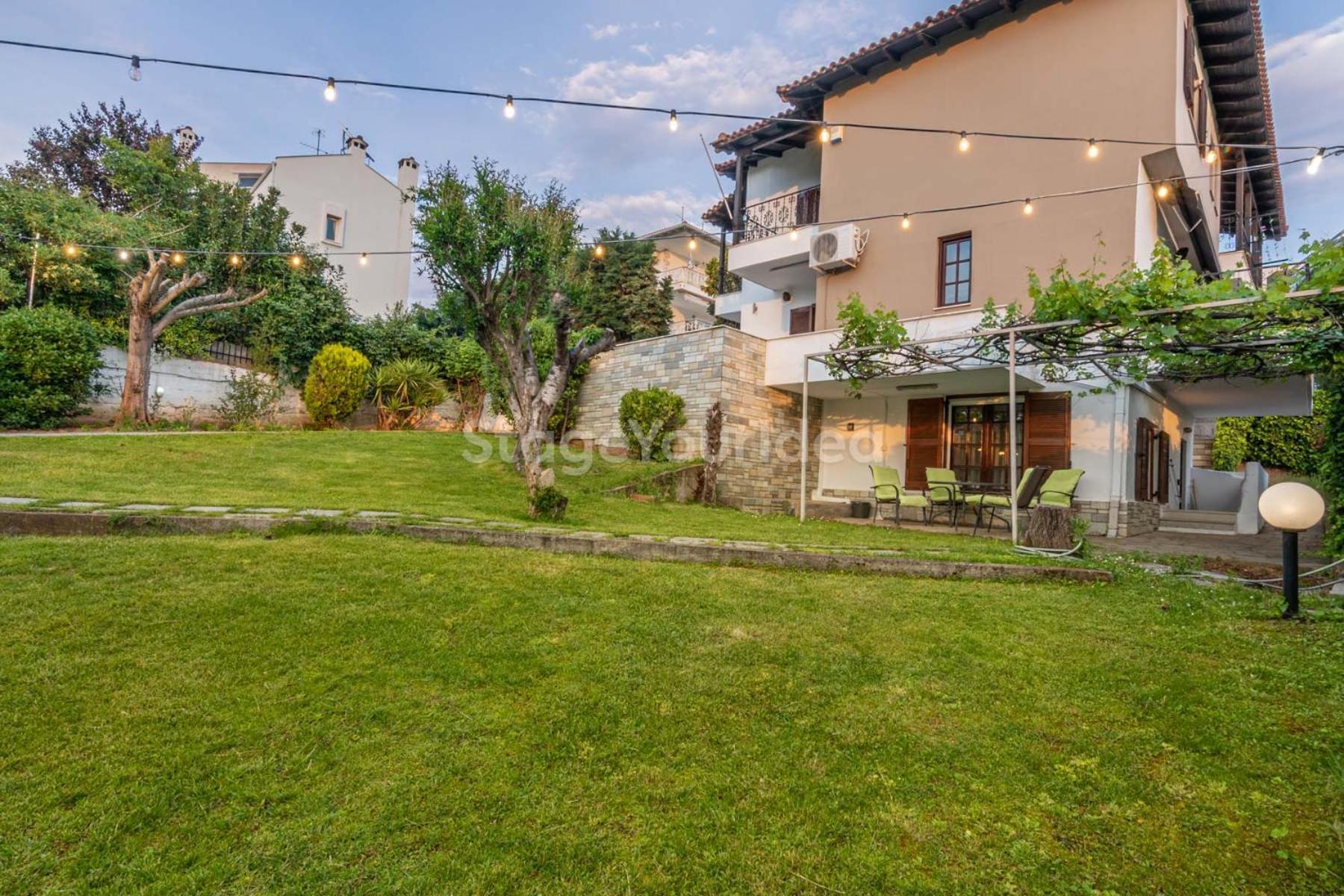 Traditional With Garden, Also For Gatherings ,15 Minutes From Airport Apartment *