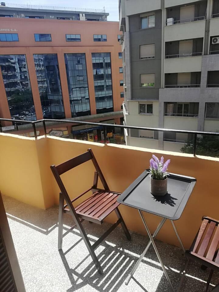 Private Pristine Balcony Home- Heart Of The Center *