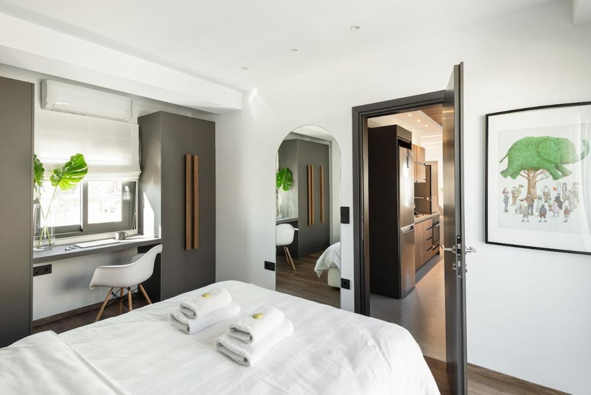 Innovative Floor Breathtaking Flat In Ladadika