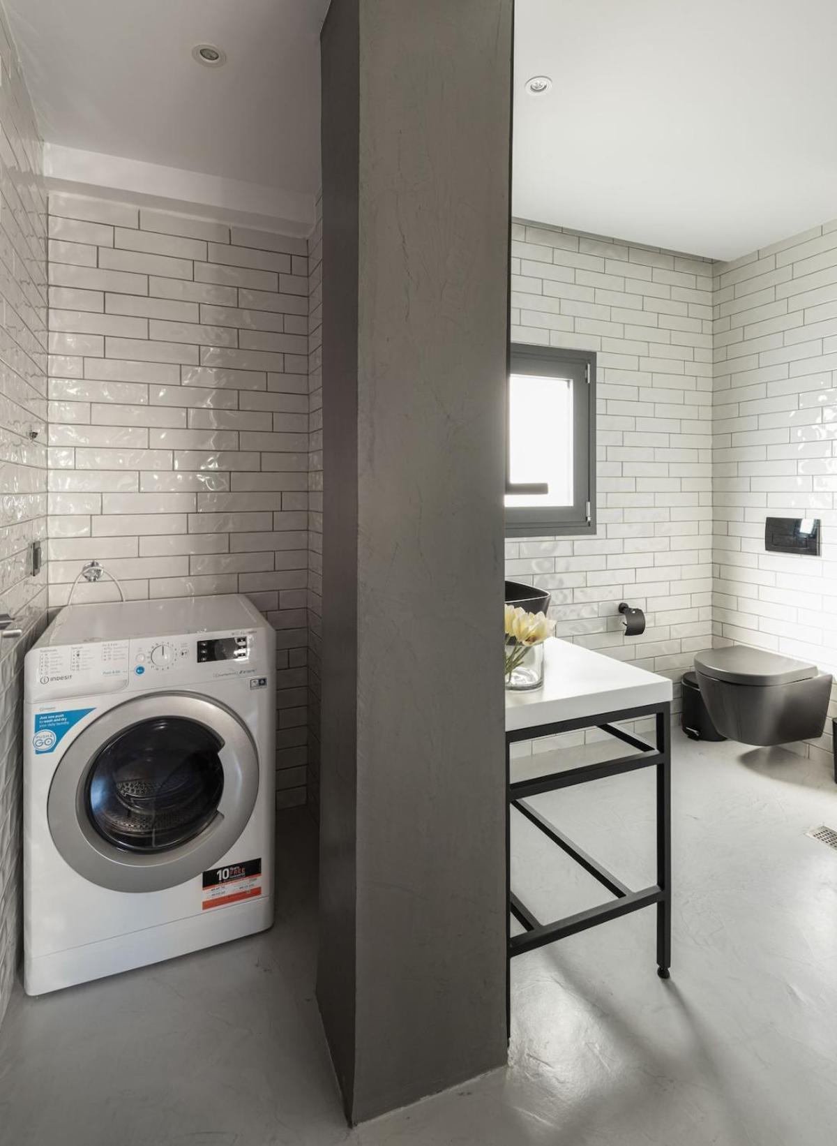 Innovative Floor Breathtaking Flat In Ladadika Apartment