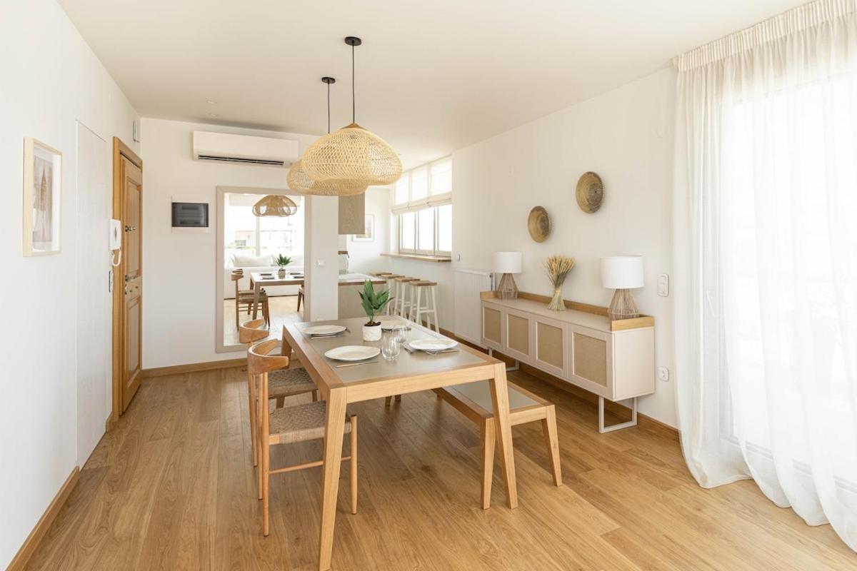 Lavish Unique Penthouse Next To The Seafront Apartment *