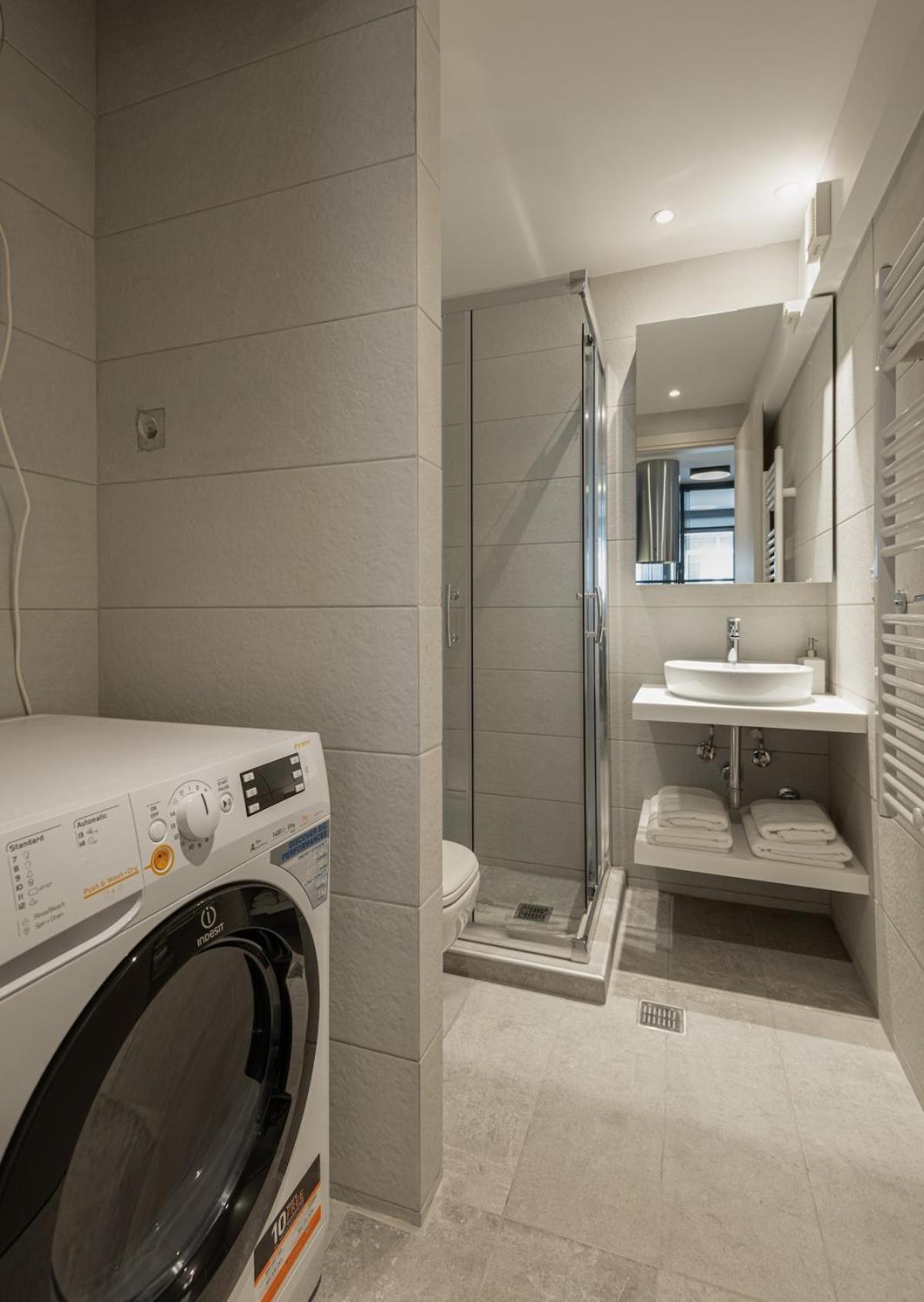 Innovative Designer In Ladadika Thessaloniki