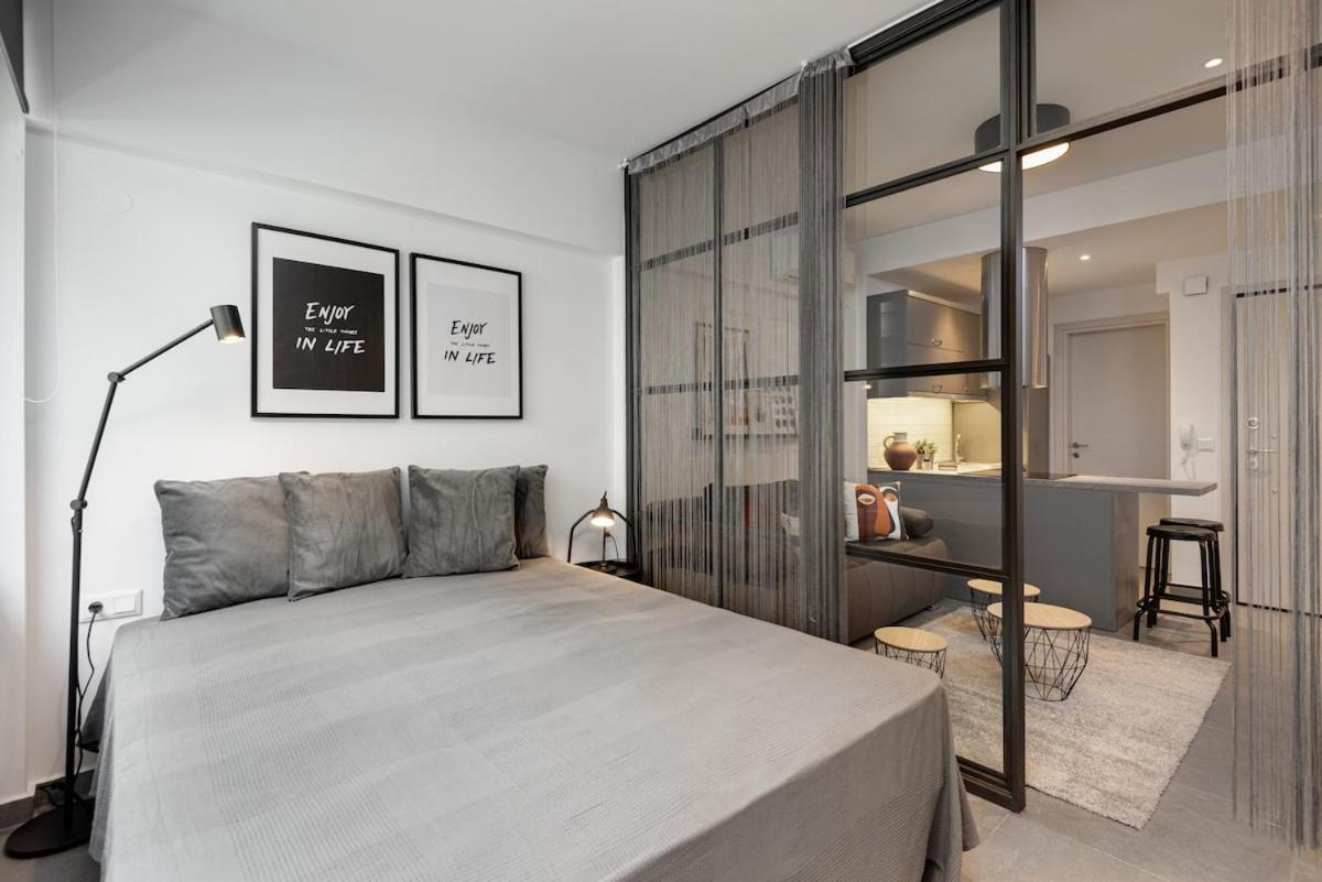 Innovative Designer In Ladadika Appartement