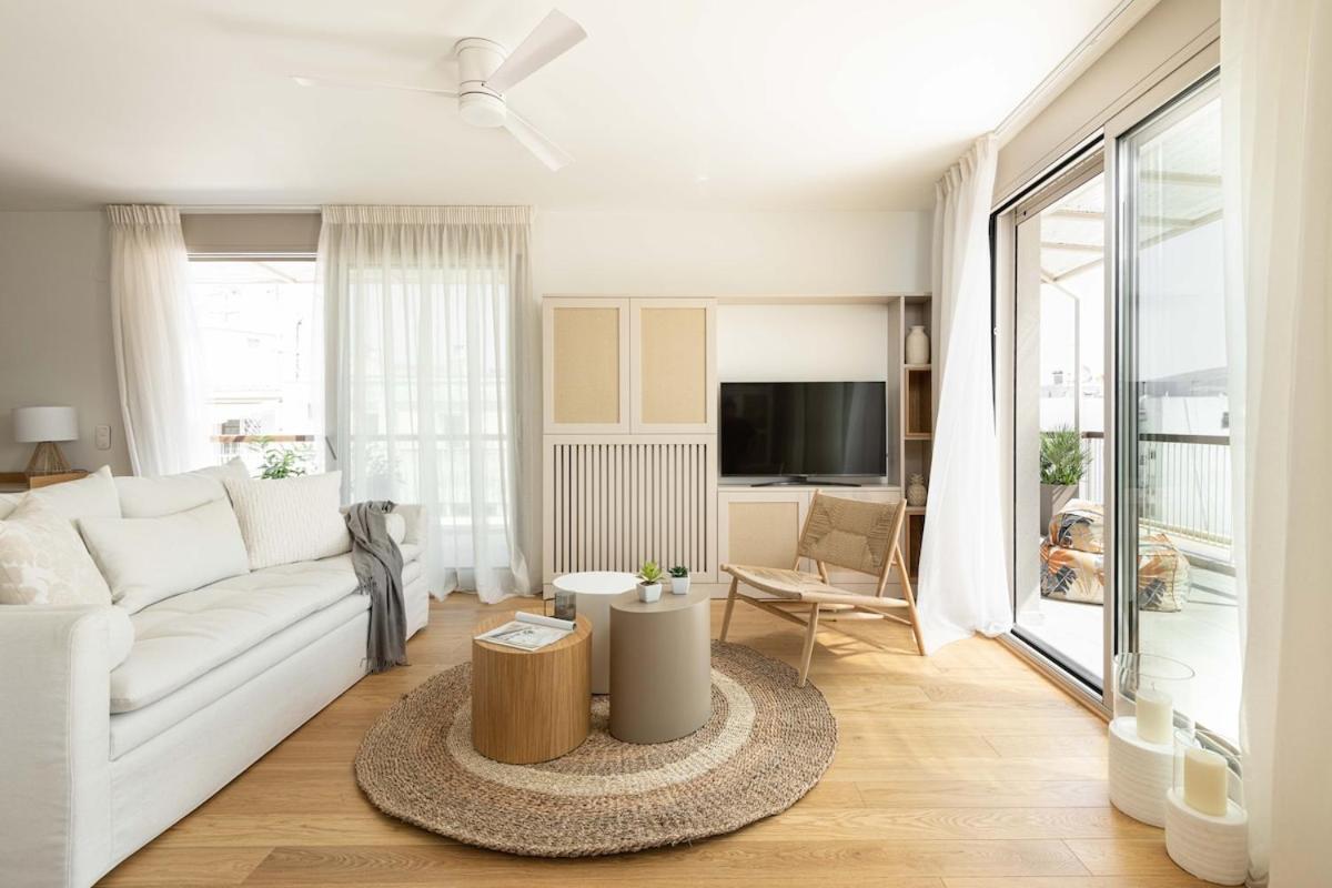 Lavish Unique Penthouse Next To The Seafront Apartment