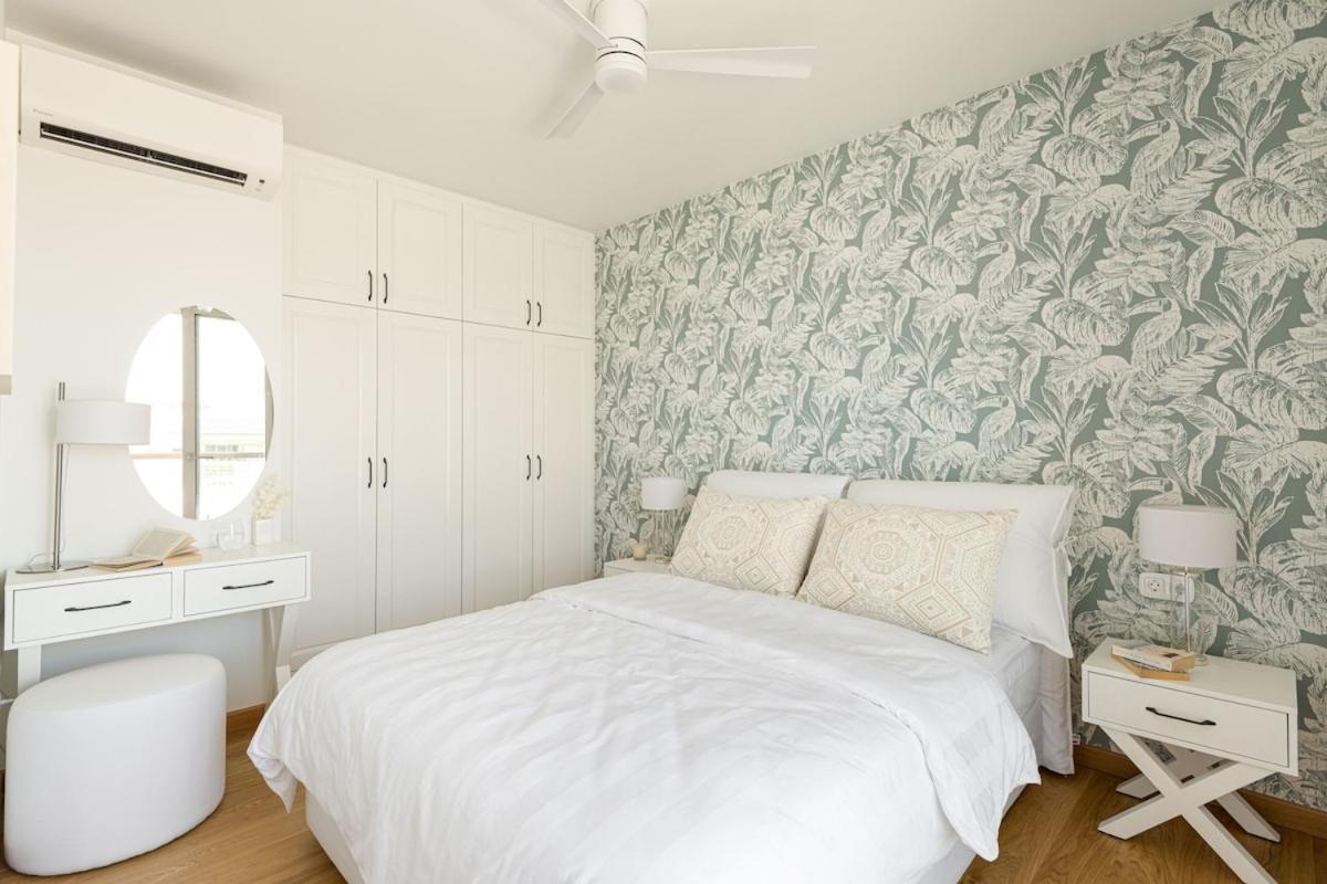Gorgeous Exclusive Penthouse Next To The Seafront Apartment