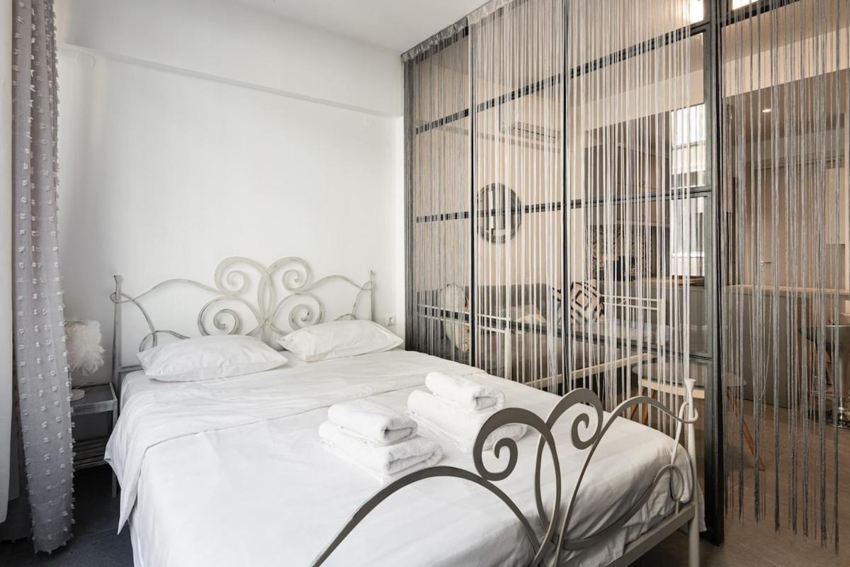 Innovative Cosy Intimate In Ladadika