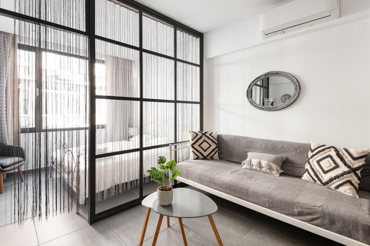 Innovative Cosy Intimate In Ladadika