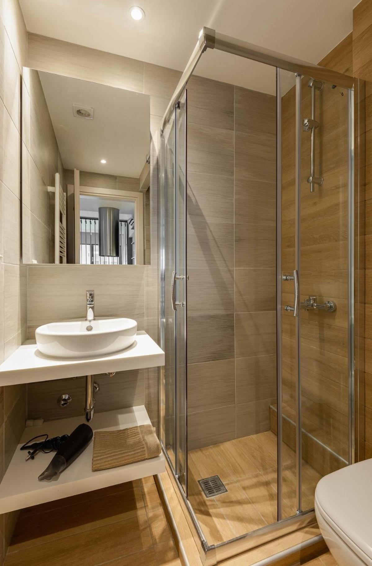 Innovative Snug Bohemian In Ladadika Thessaloniki