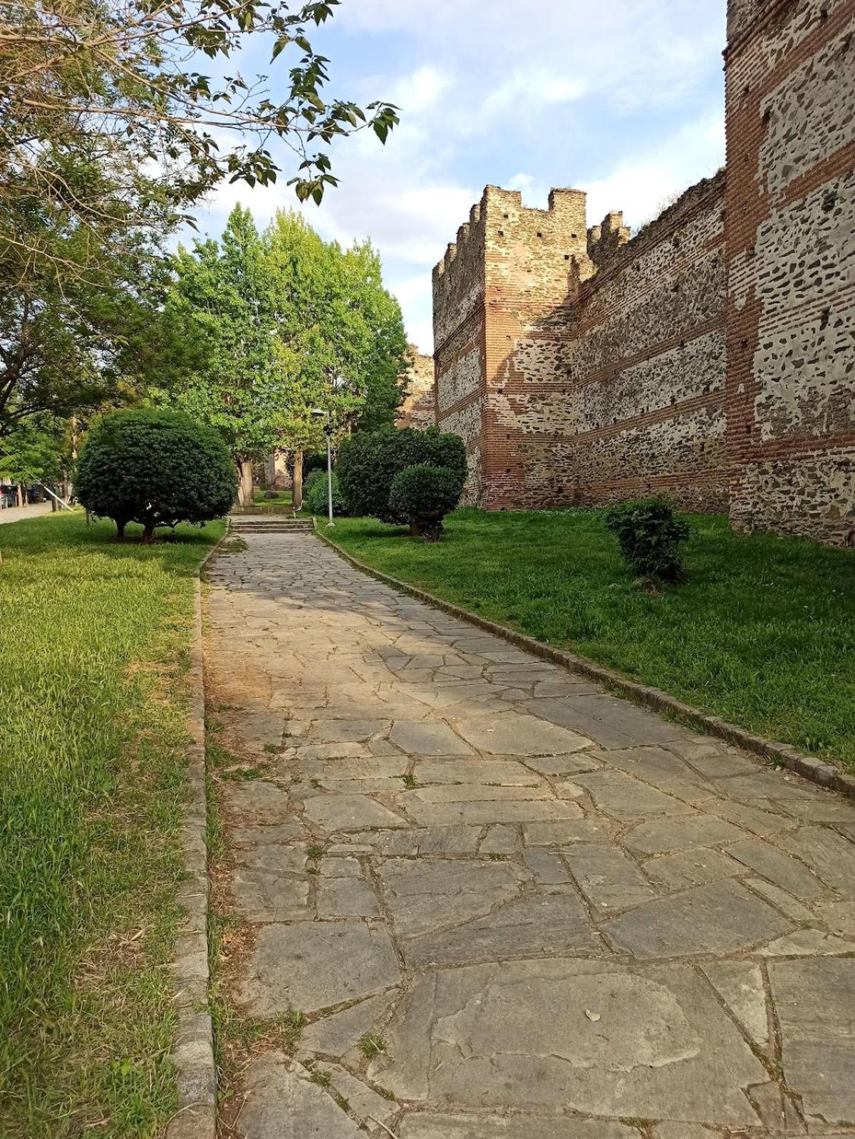 New With Backyard Apartment Thessaloniki