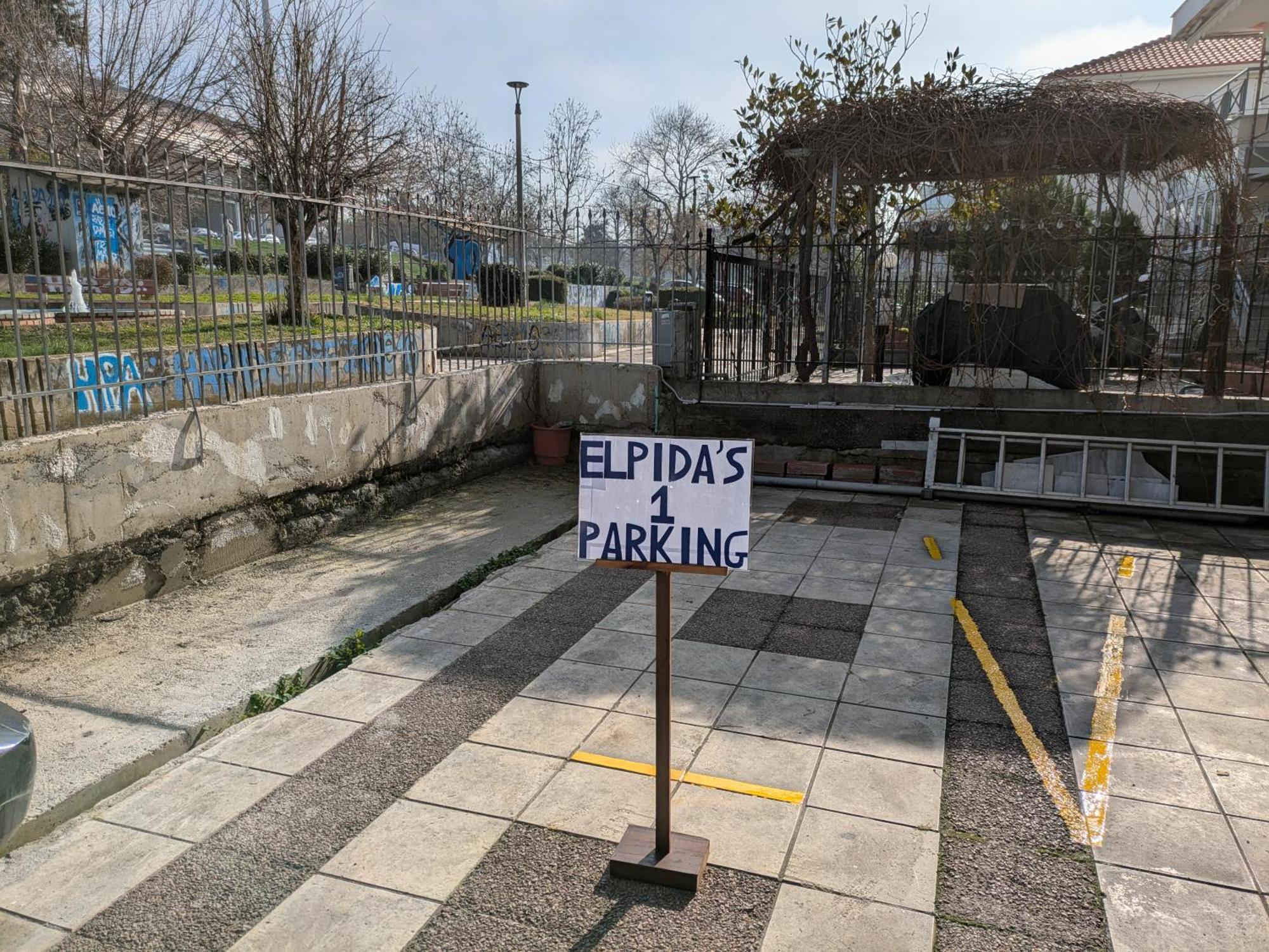 Elpida's 1 Private Parking Apartment