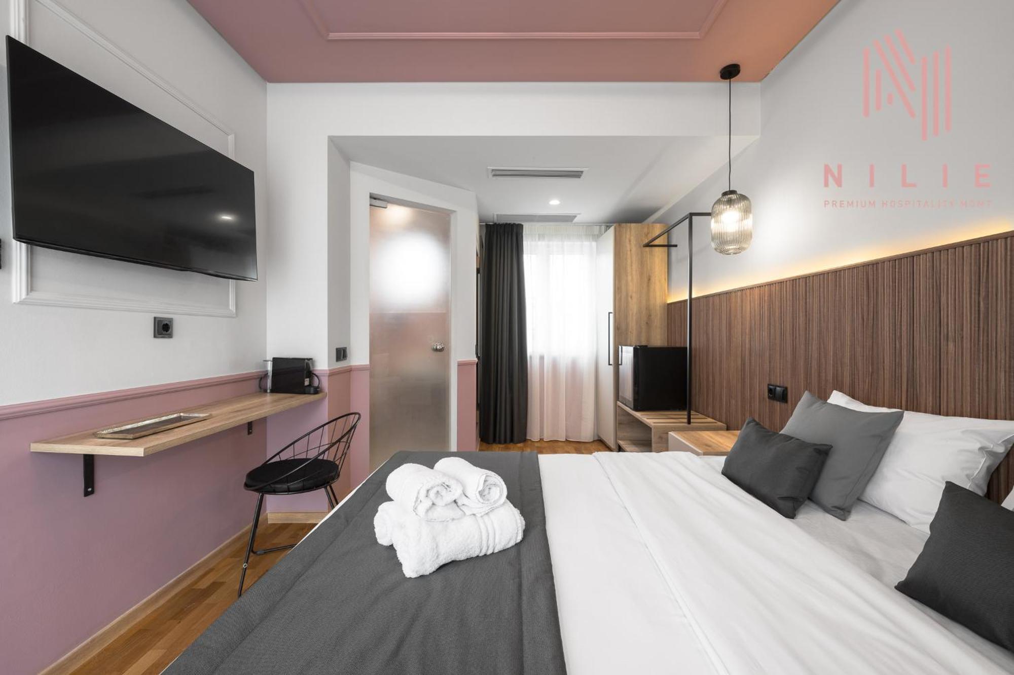 Ester Suites, Nilie Hospitality Mgmt Khách sạn hẻo lánh *