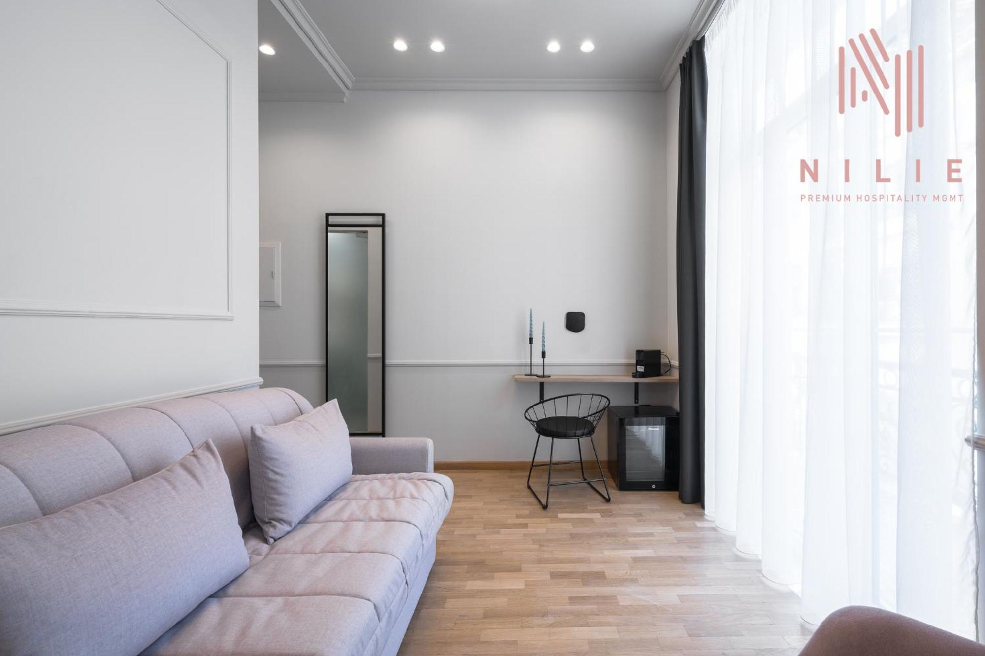 Ester Suites, Nilie Hospitality Mgmt Khách sạn hẻo lánh