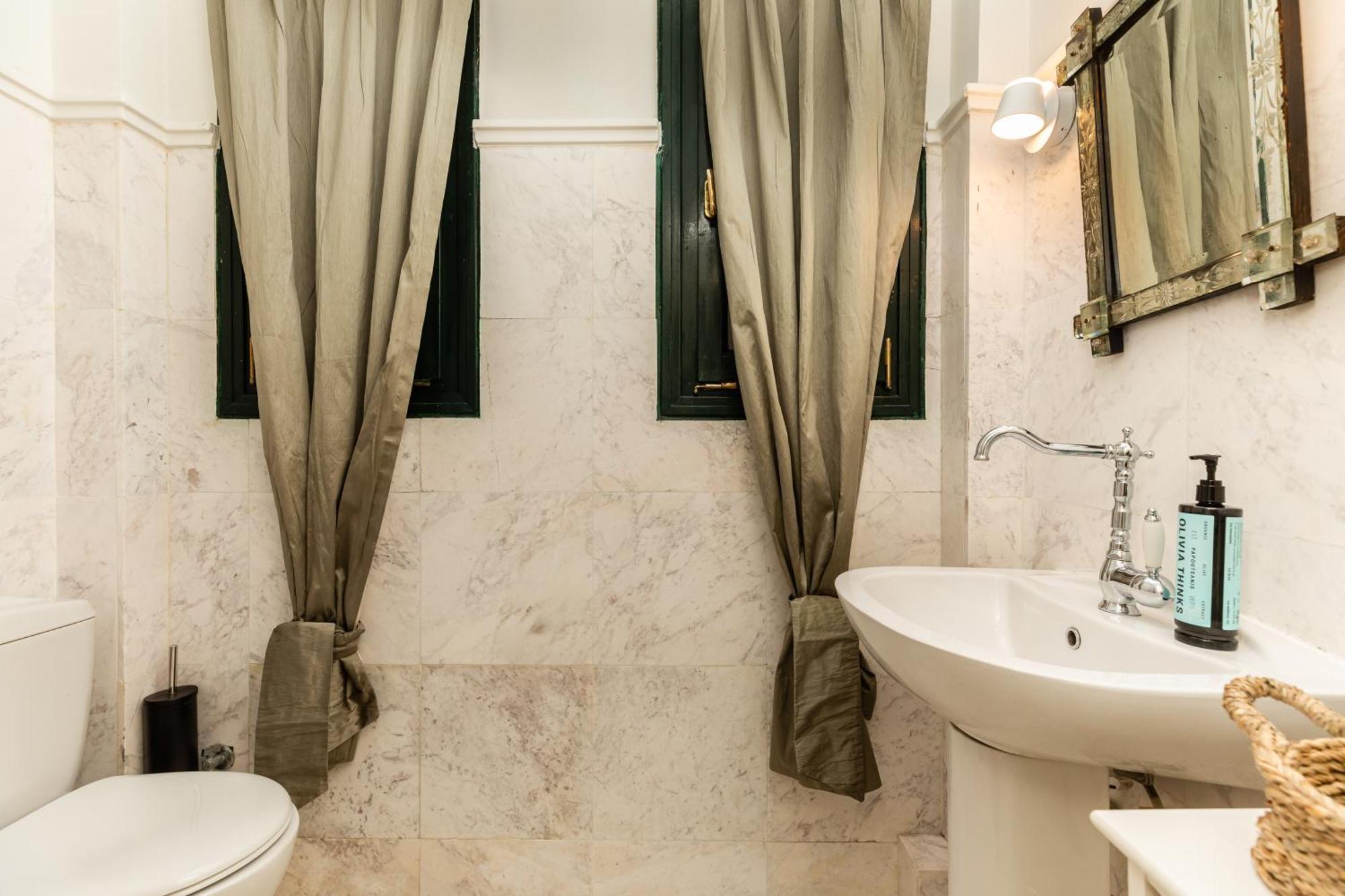 Apartment Coco By Halu! : Neoclassical With Balcony