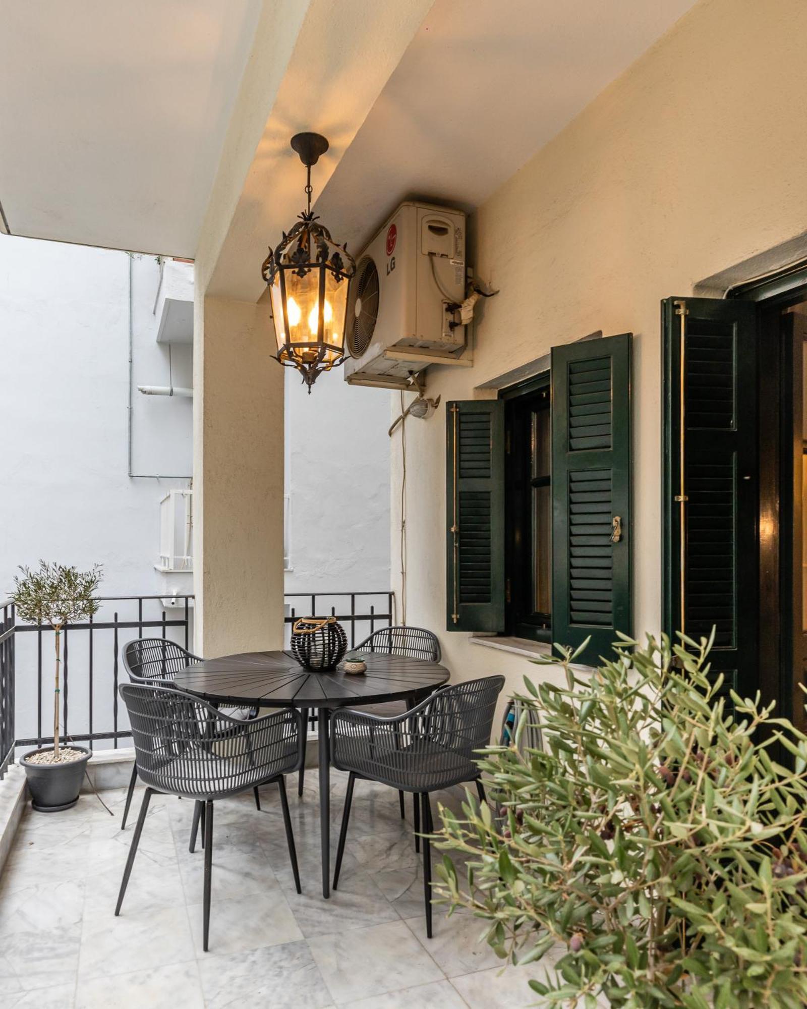 Coco By Halu! : Neoclassical With Balcony Thessaloniki