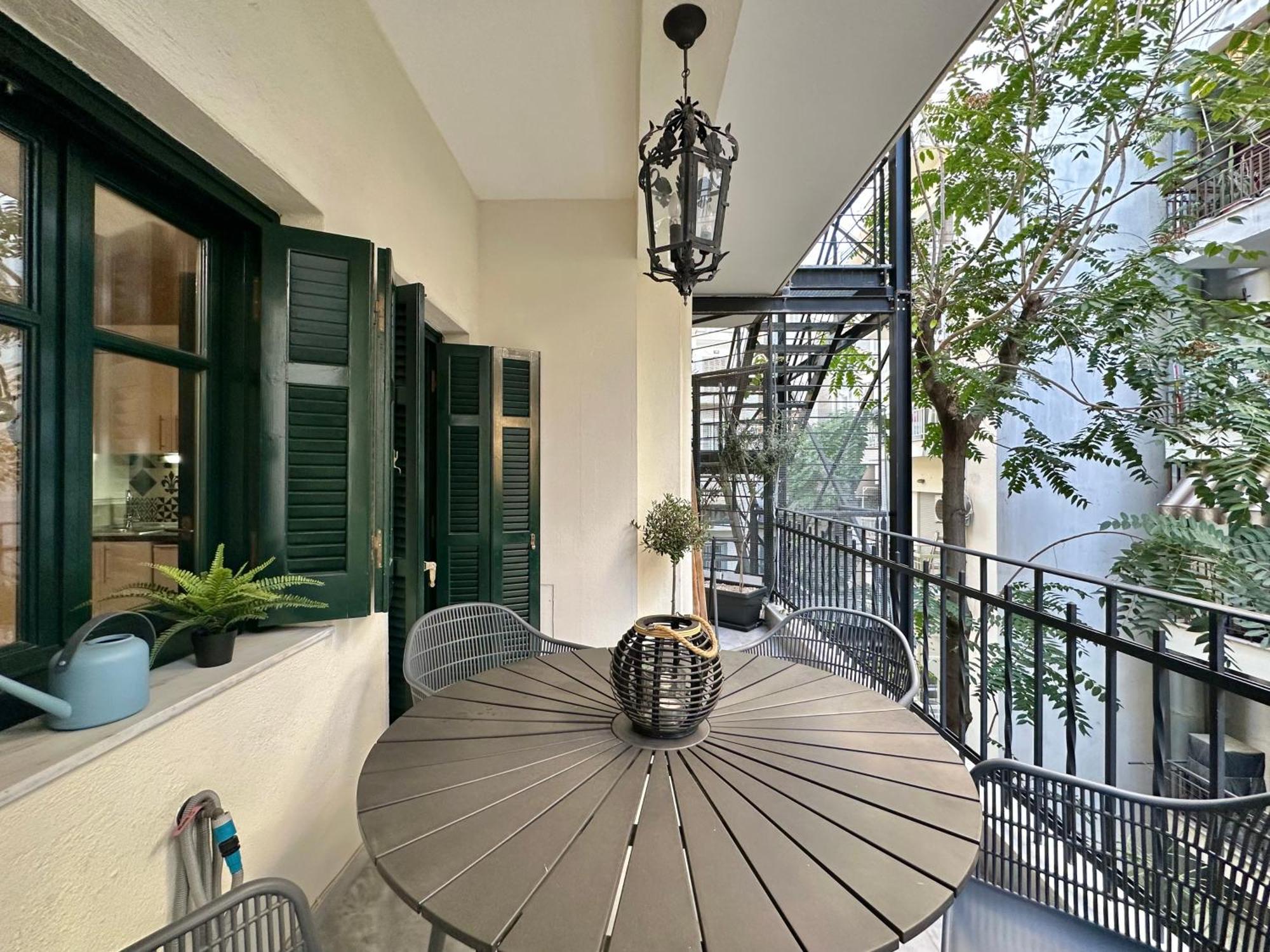 Daire Coco By Halu! : Neoclassical With Balcony Selanik