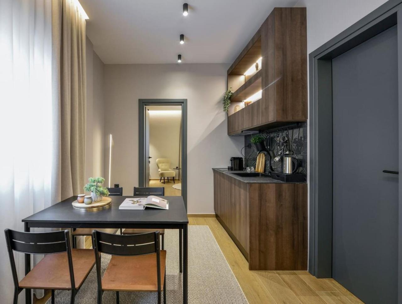 Aristotelian Virtues - Evlaveia Apartment *