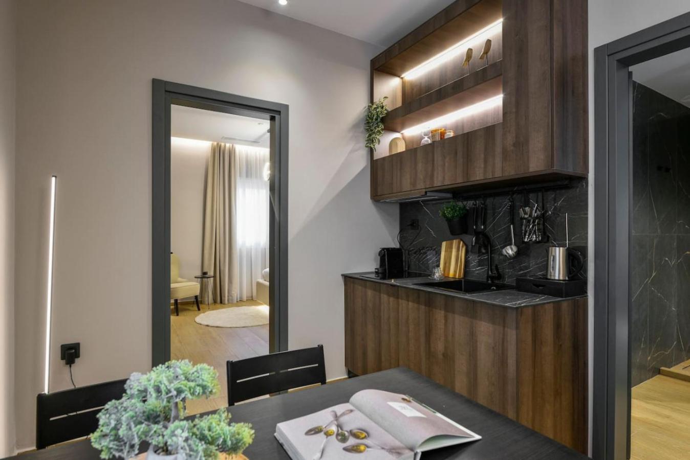 Apartment Aristotelian Virtues - Evlaveia *