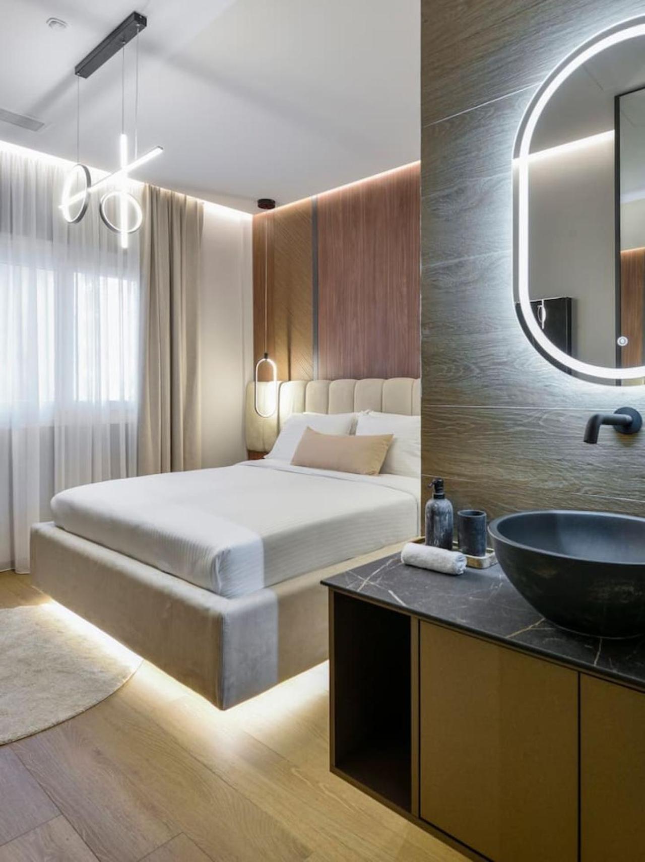Apartment Aristotelian Virtues - Evlaveia *