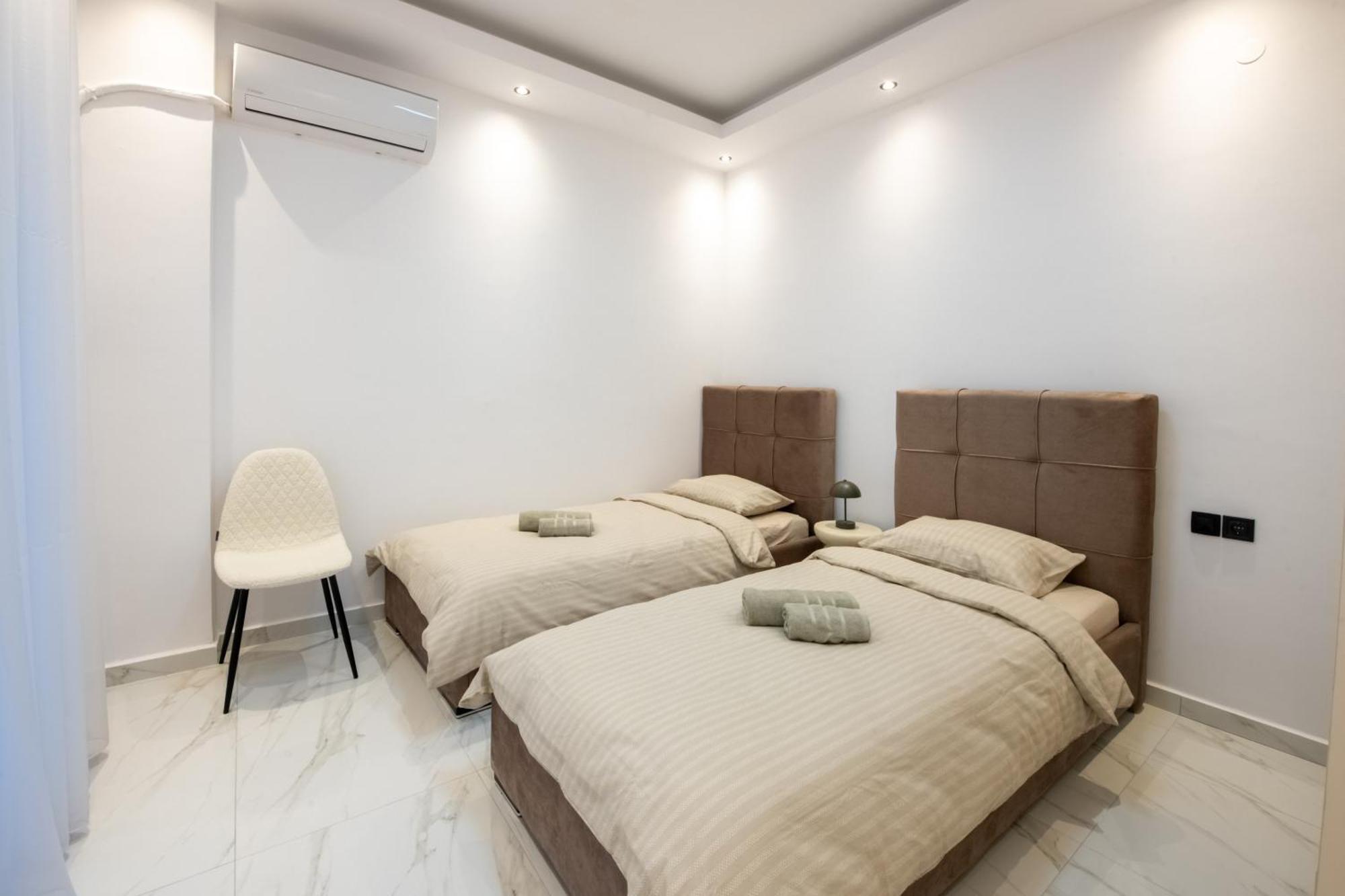 Navarino Lux *