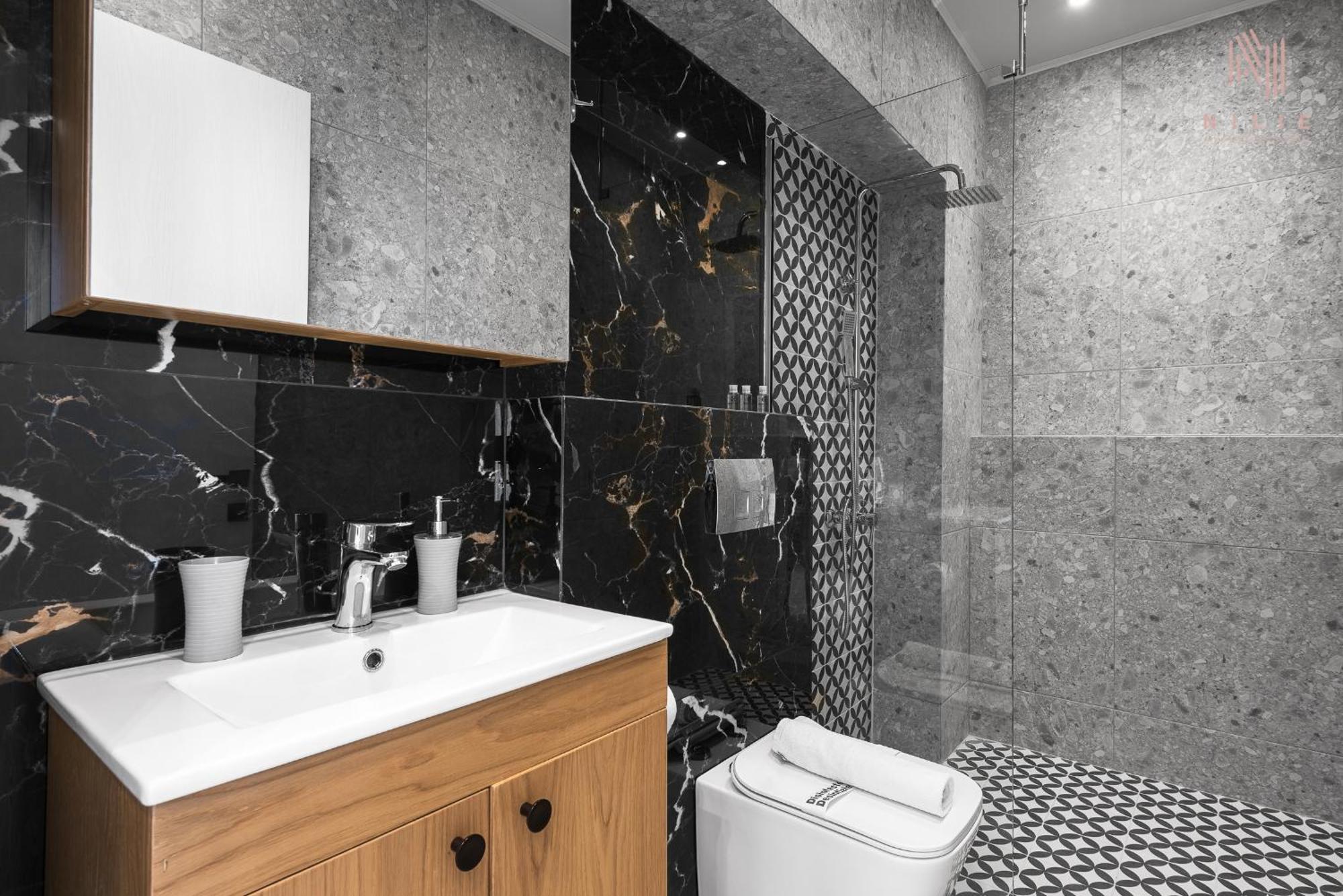 Avenue & Apartments, Nilie Hospitality Mgmt