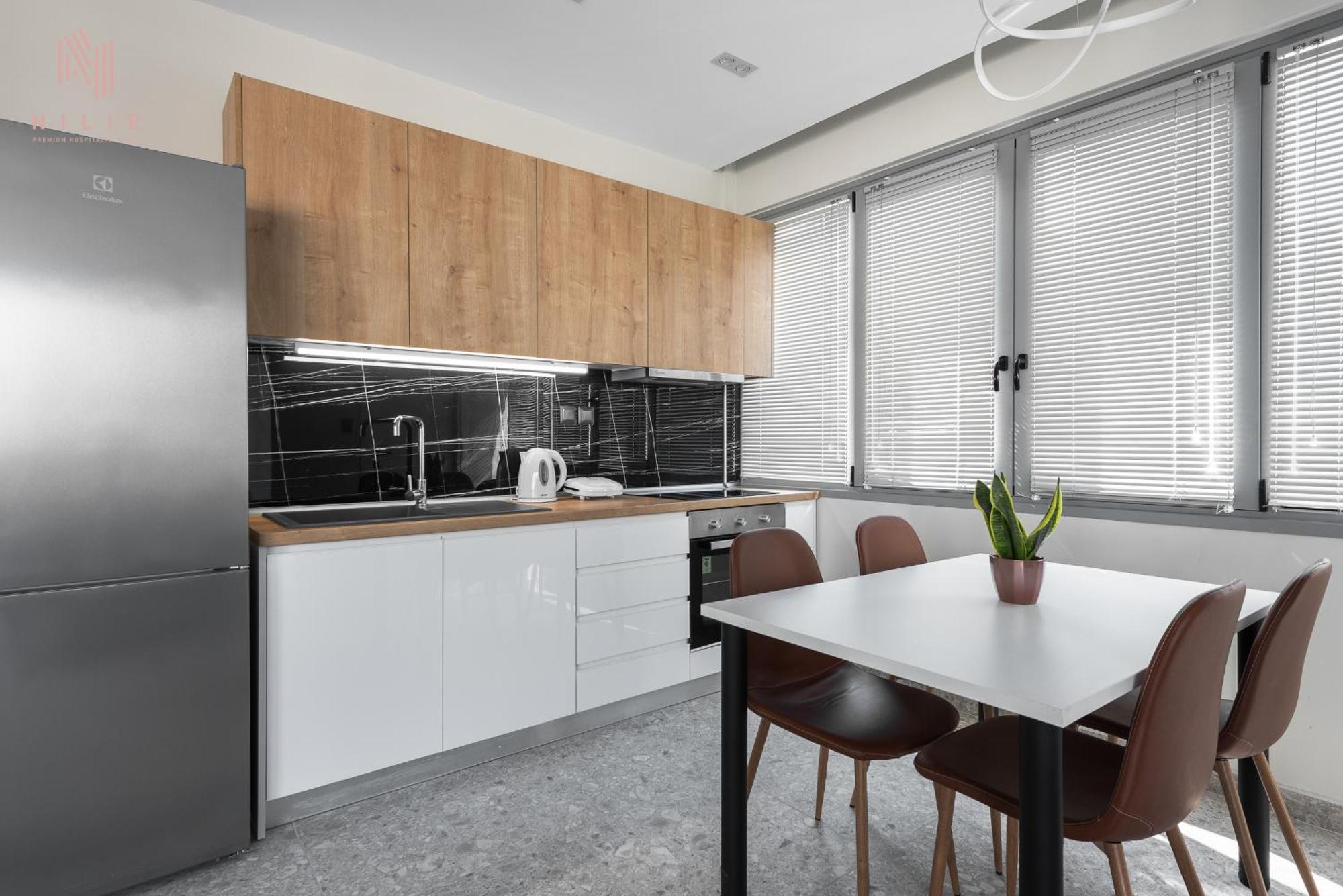 Avenue & Apartments, Nilie Hospitality Mgmt *