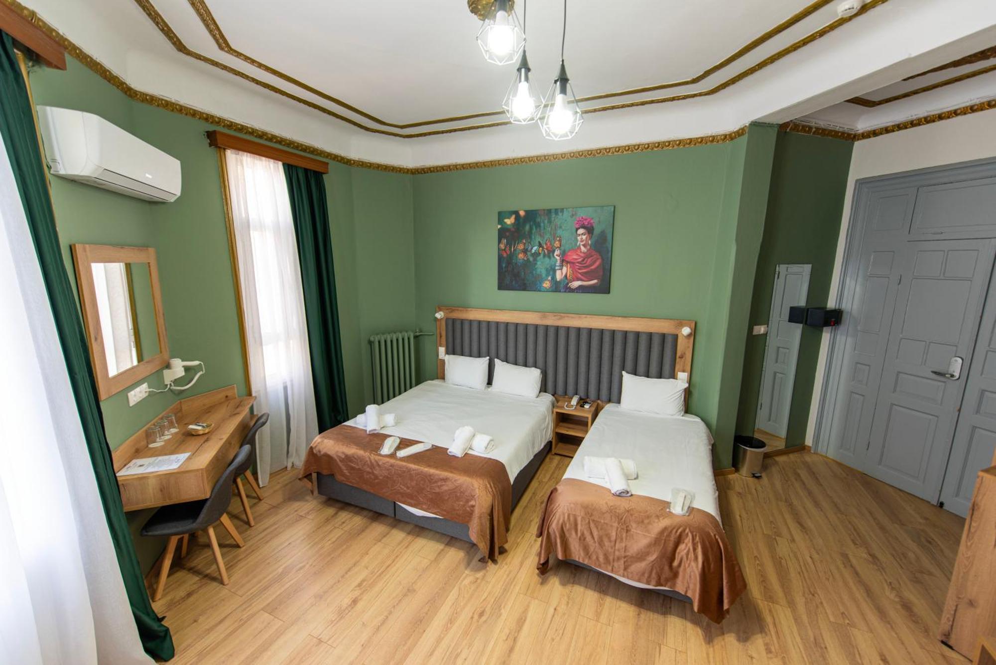 Nea Metropolis Hotel 3*