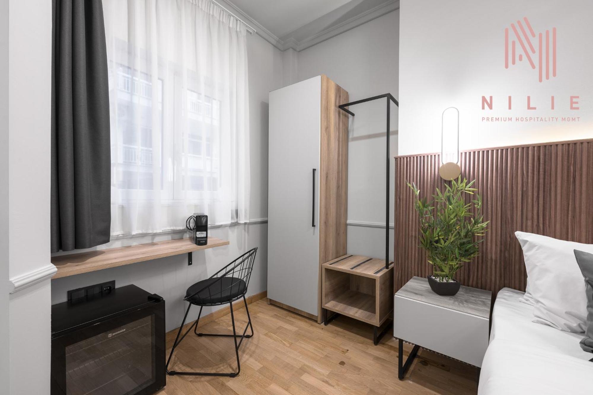 Ester Suites, Nilie Hospitality Mgmt Khách sạn hẻo lánh *