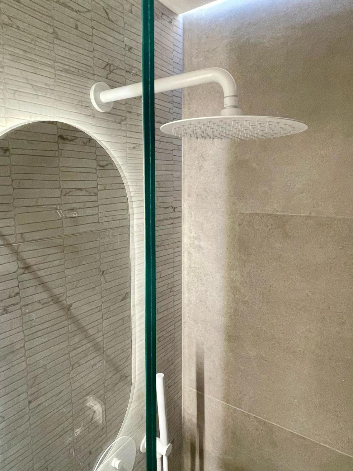 Agora Lx & *