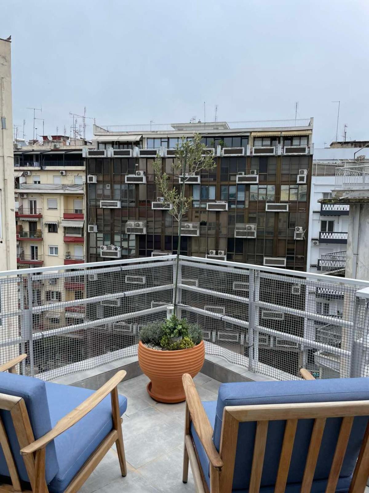 Domus With Wonderful Balcony Apartment