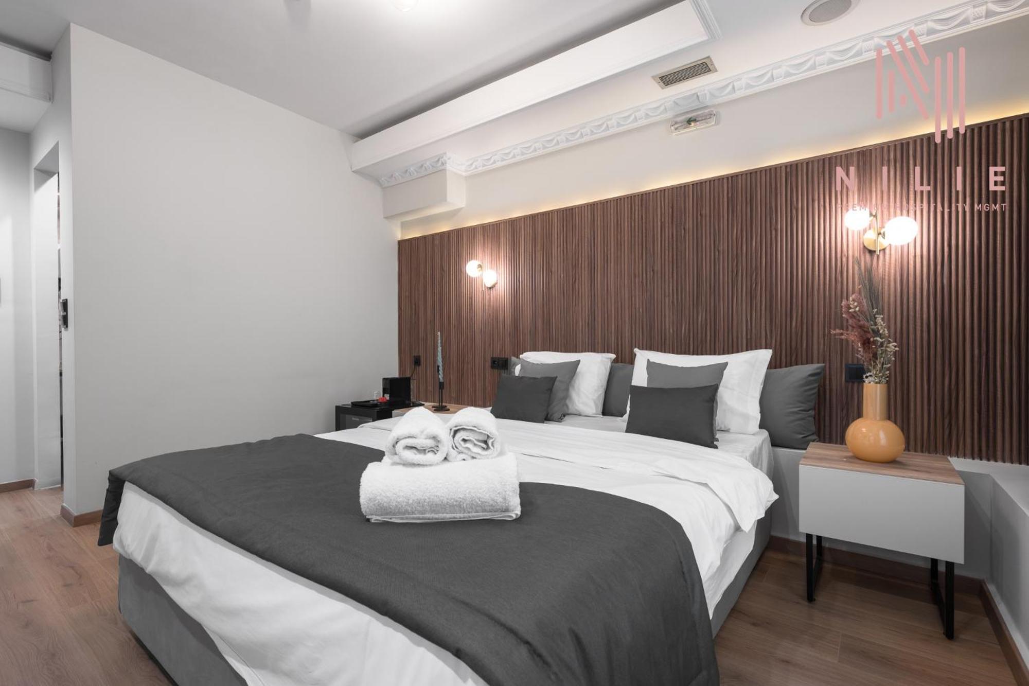 Ester Suites, Nilie Hospitality Mgmt Khách sạn hẻo lánh
