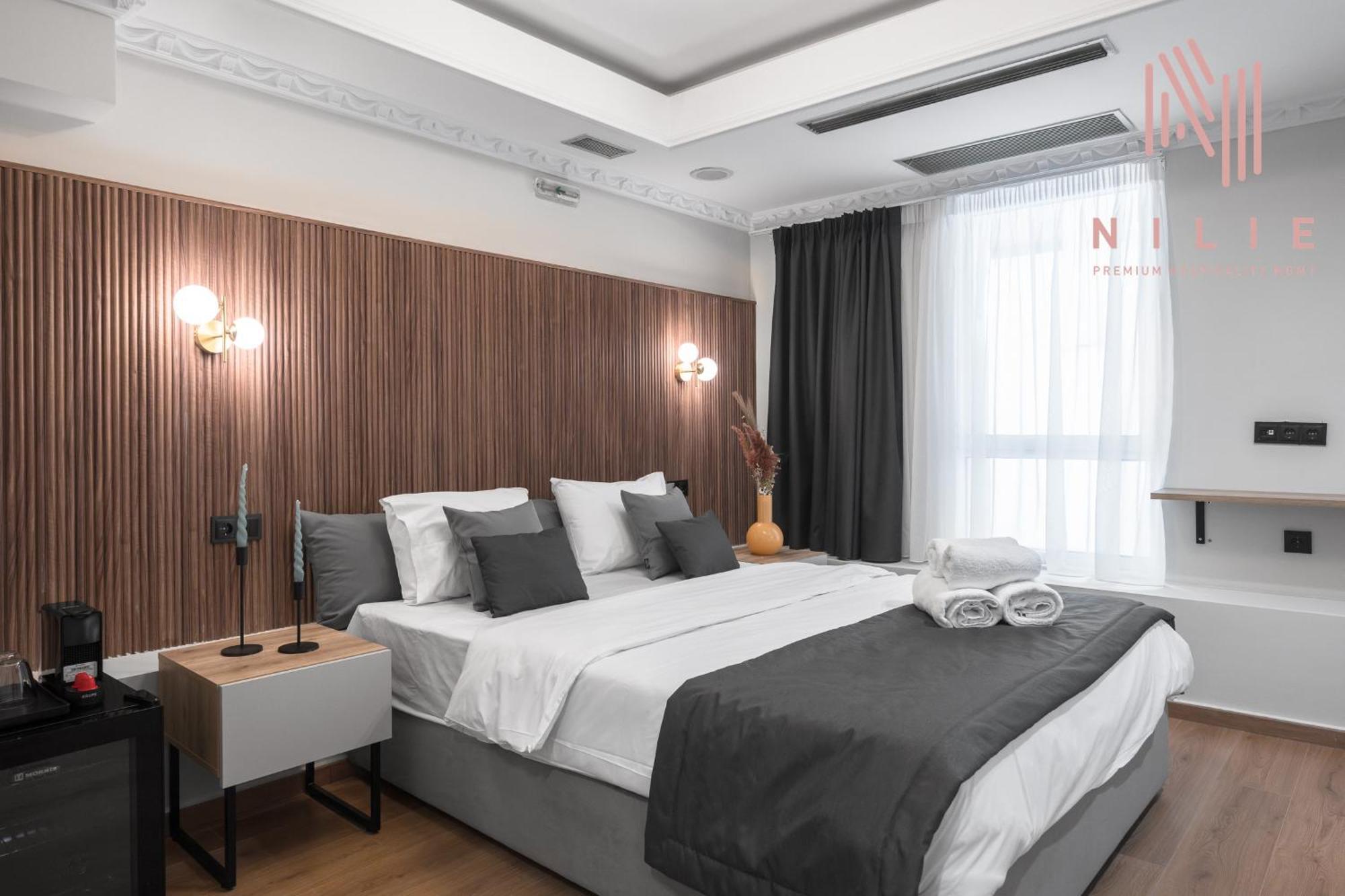 Khách sạn hẻo lánh Ester Suites, Nilie Hospitality Mgmt