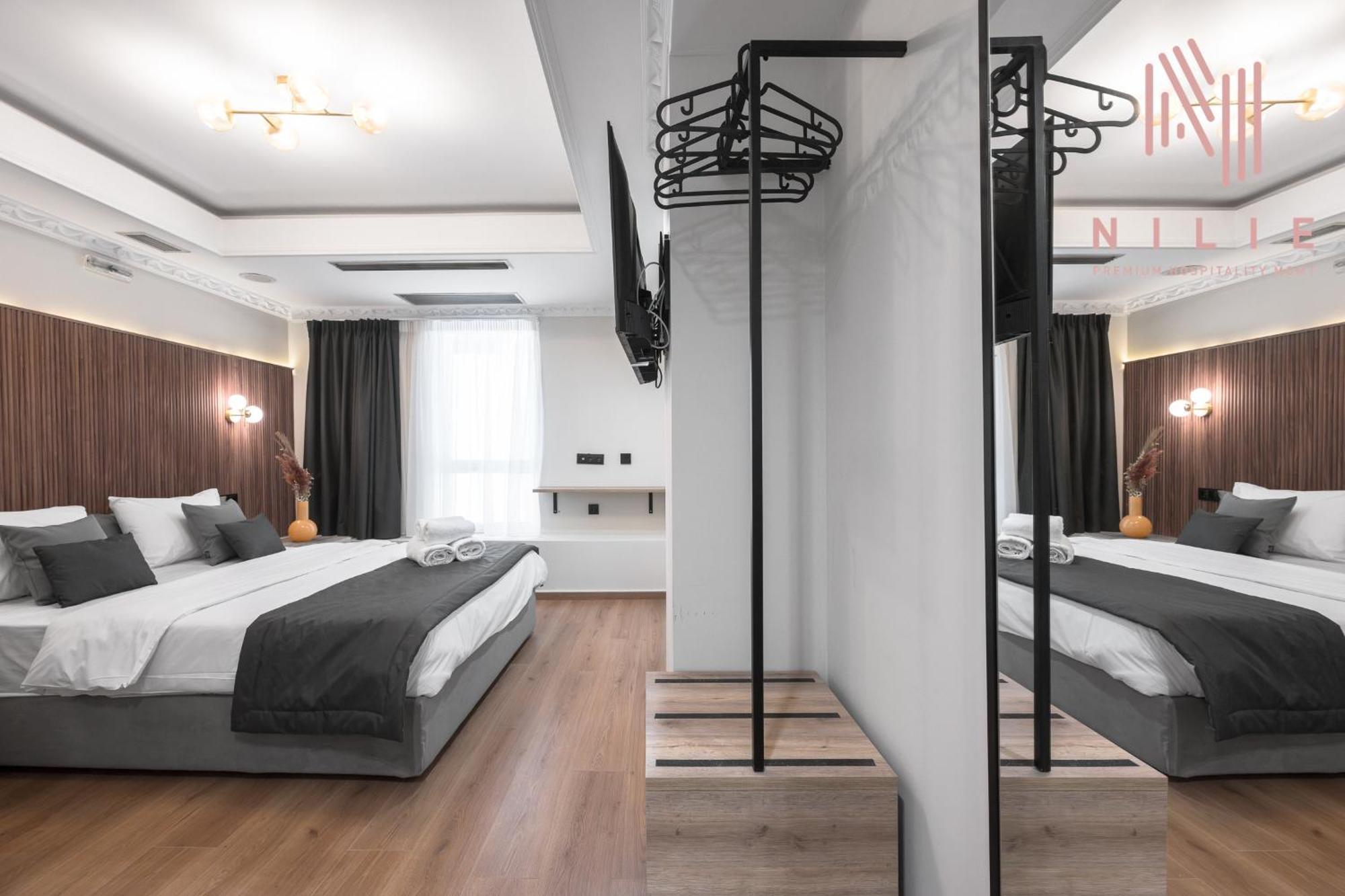 Ester Suites, Nilie Hospitality Mgmt Khách sạn hẻo lánh *