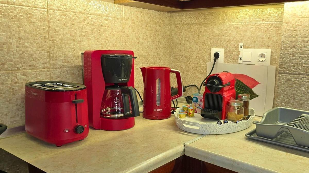 Fully Equipped And Family Friendly Skg Center Apartment *