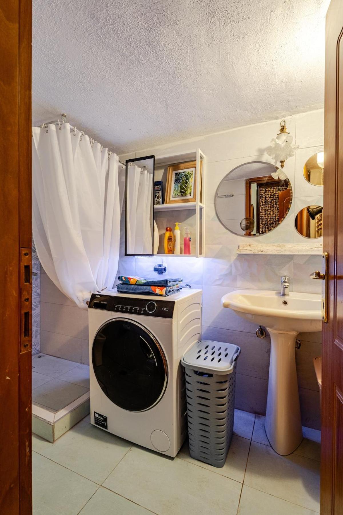 Fully Equipped And Family Friendly Skg Center Apartment *