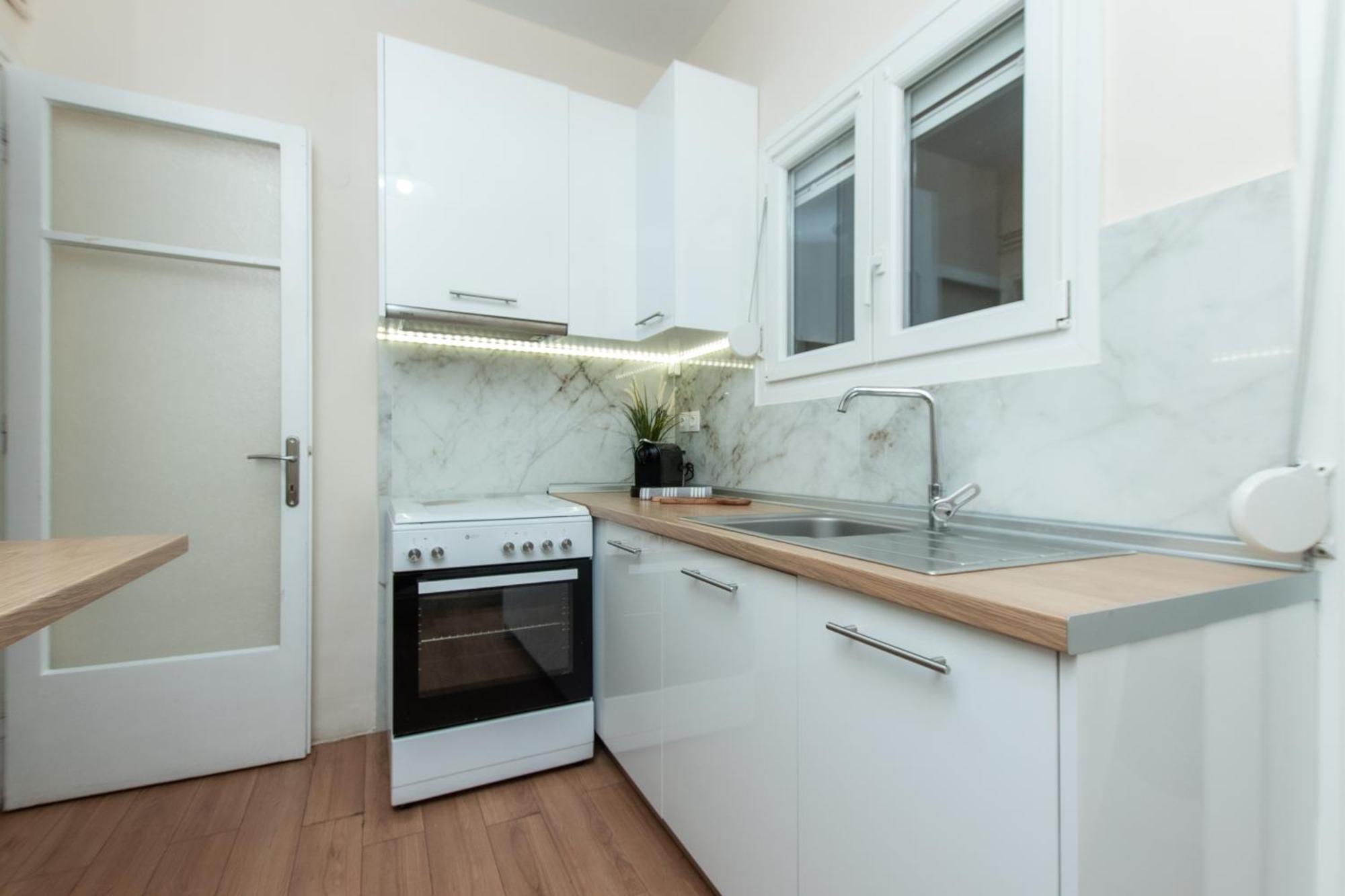 Apartment Houseloft White Tower Icon