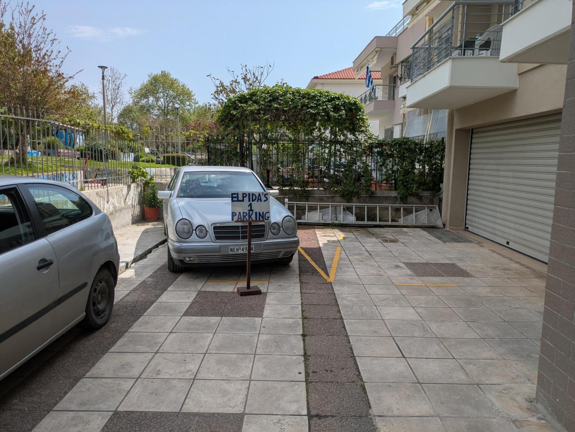 Daire Elpida's 1 Private Parking *