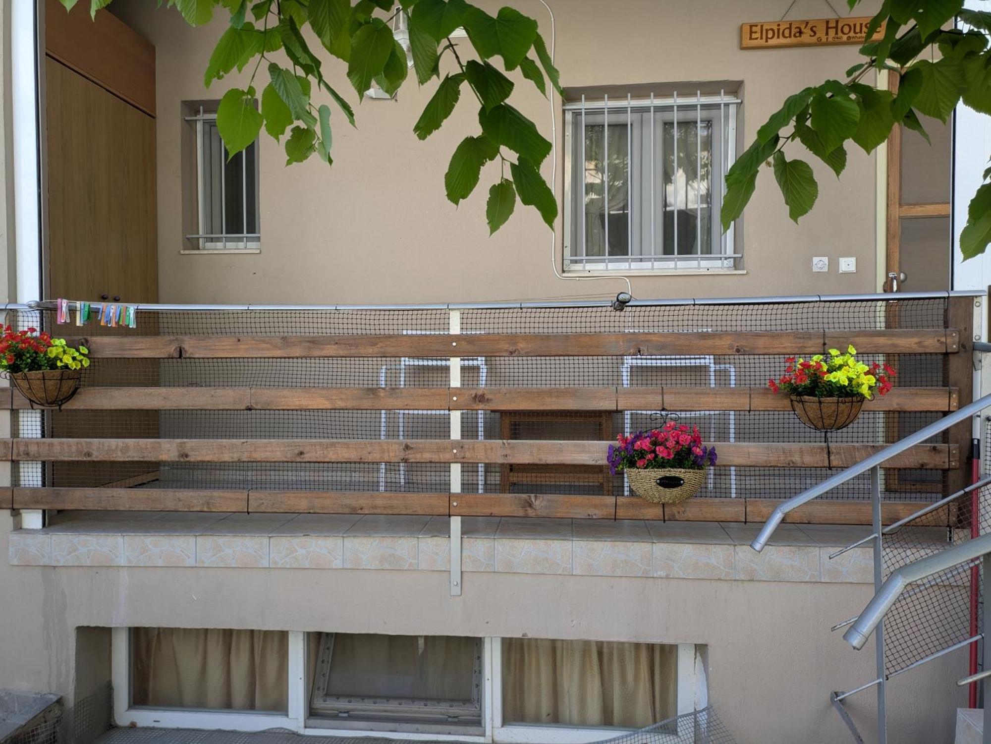 Elpida's 1 Private Parking Selanik