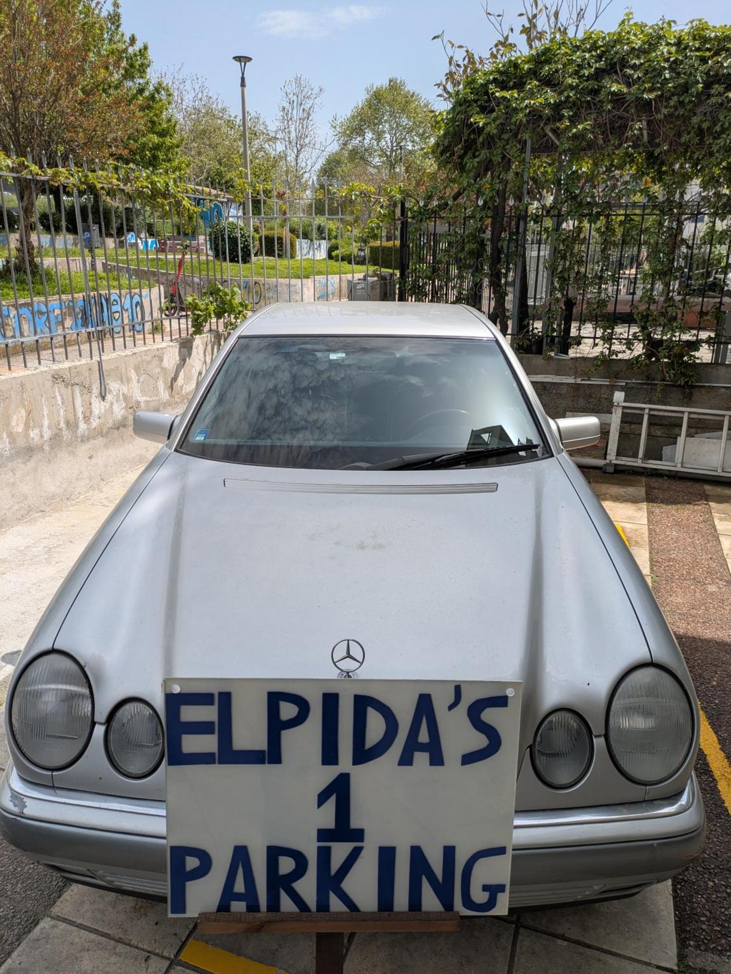 Elpida's 1 Private Parking Apartment