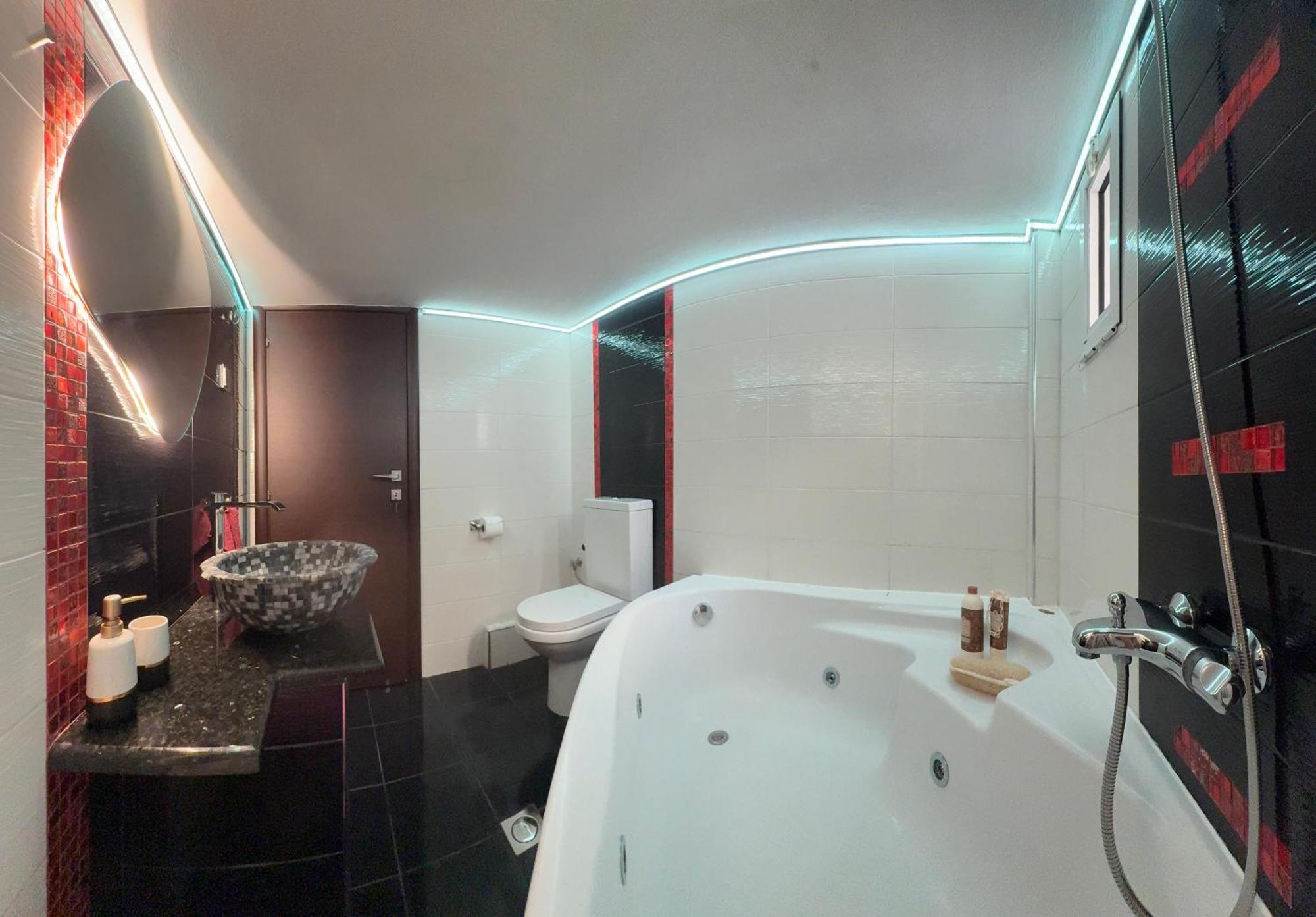 Aphrodites House Upon White Tower Apartment